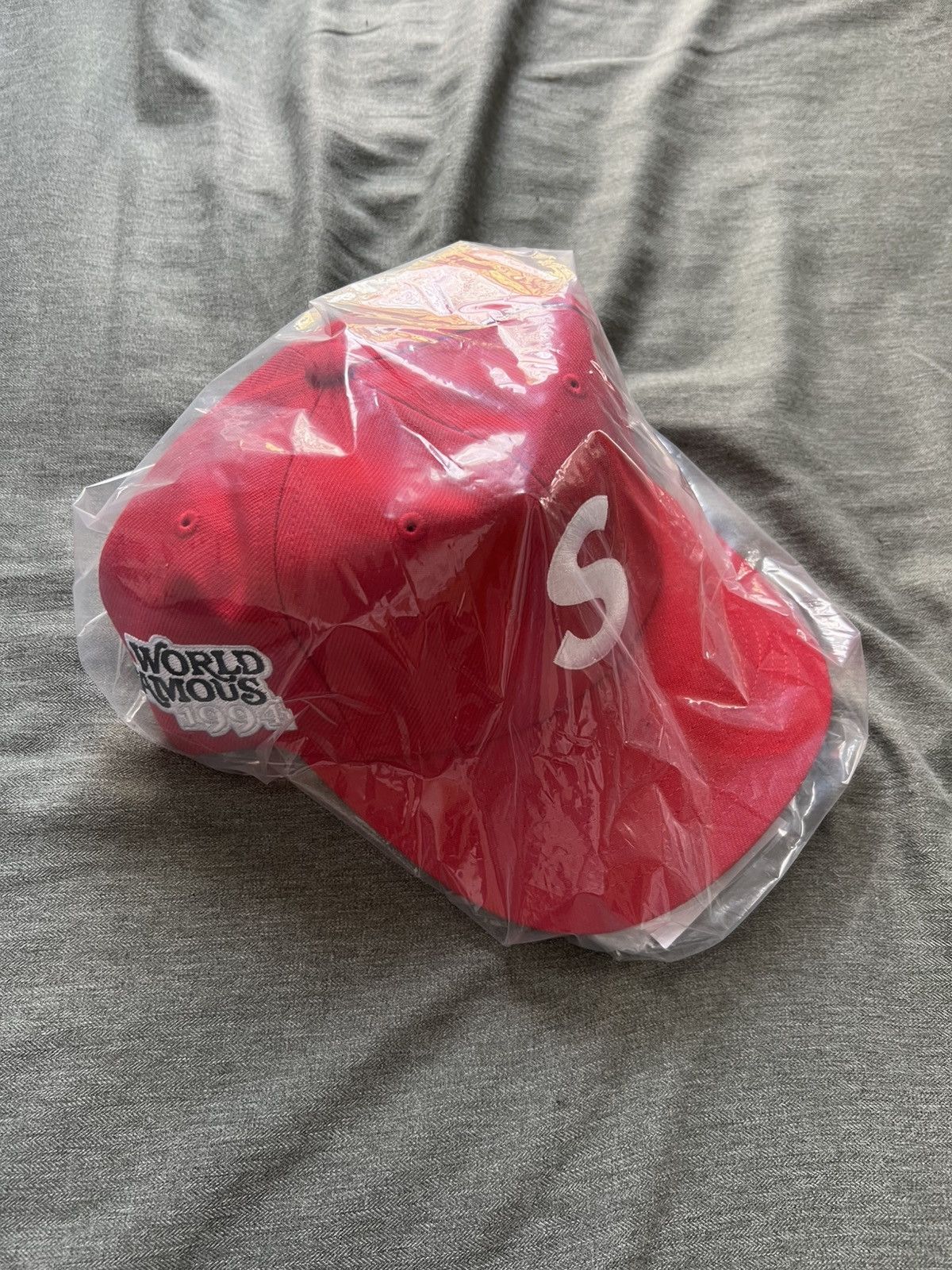 Supreme Supreme World Famous S Logo 6 Panel Red Size ONE SIZE - 2 Thumbnail