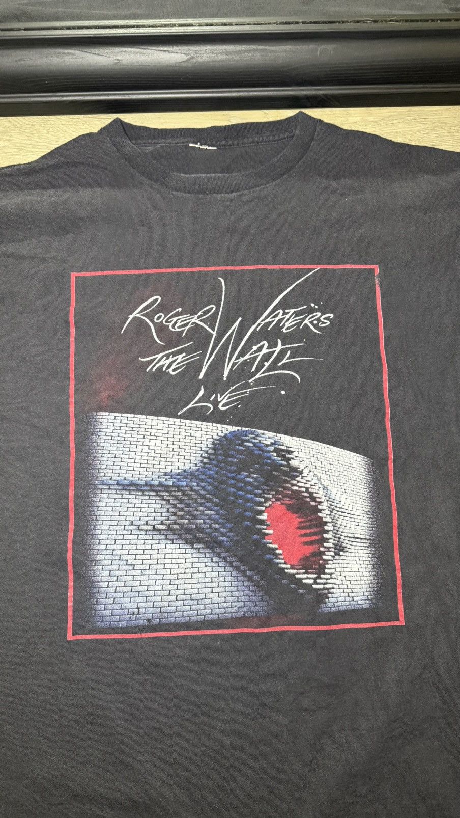 Band Tees Vintage / Y2K 2010 Roger Waters The Wall Live Concert Shirt Size US XL / EU 56 / 4 - 3 Thumbnail