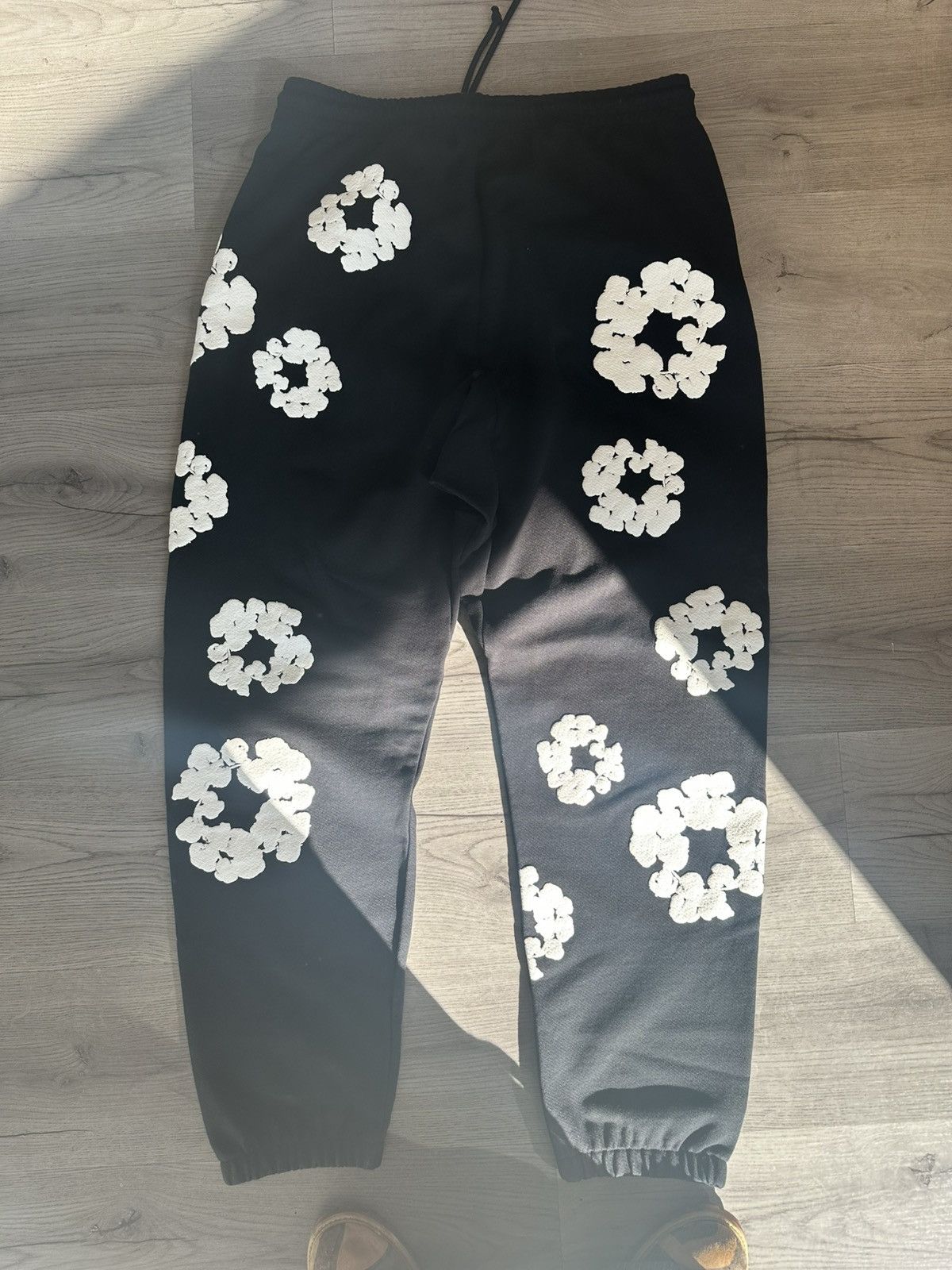 DENIM TEARS Denim Tear Wreath Sweatpant Black Size US 36 / EU 52 - 2 Thumbnail