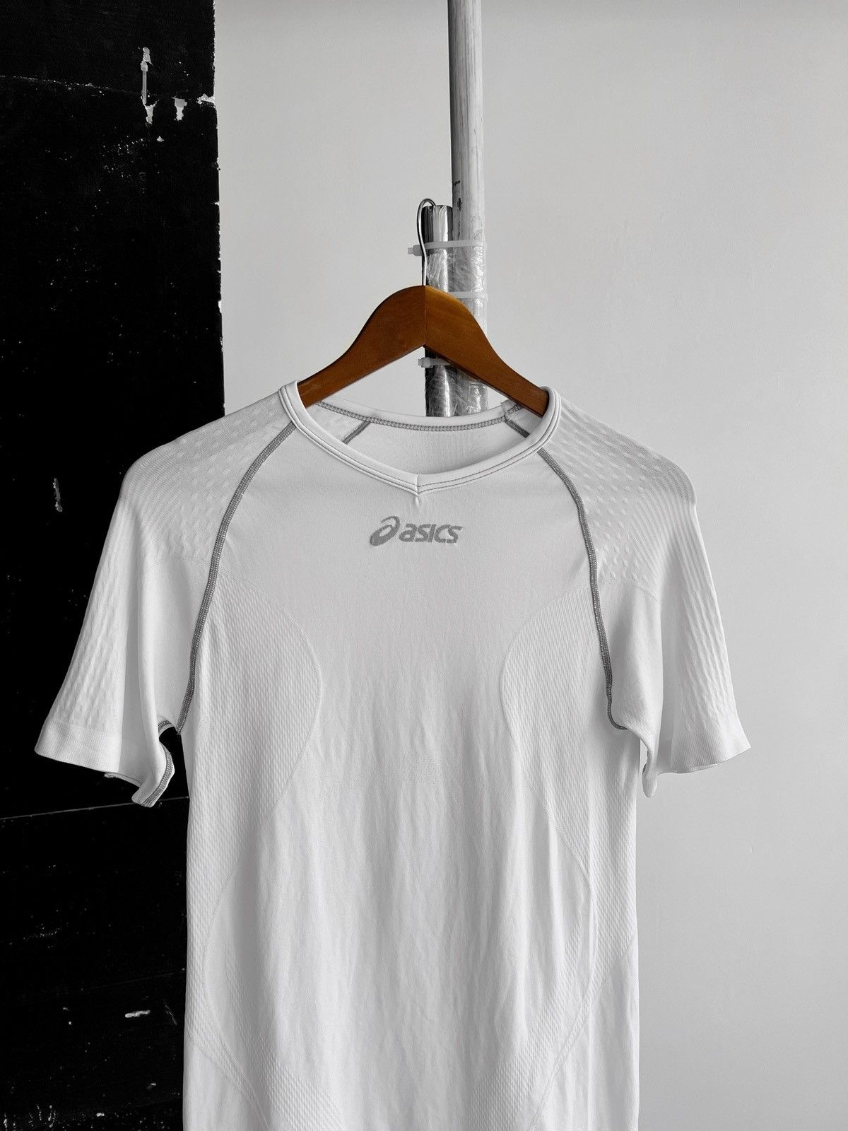 Asics Asics Womens White Short Sleeve Active T-Shirt Center Logo Size XL / US 12-14 / IT 48-50 - 2 Thumbnail