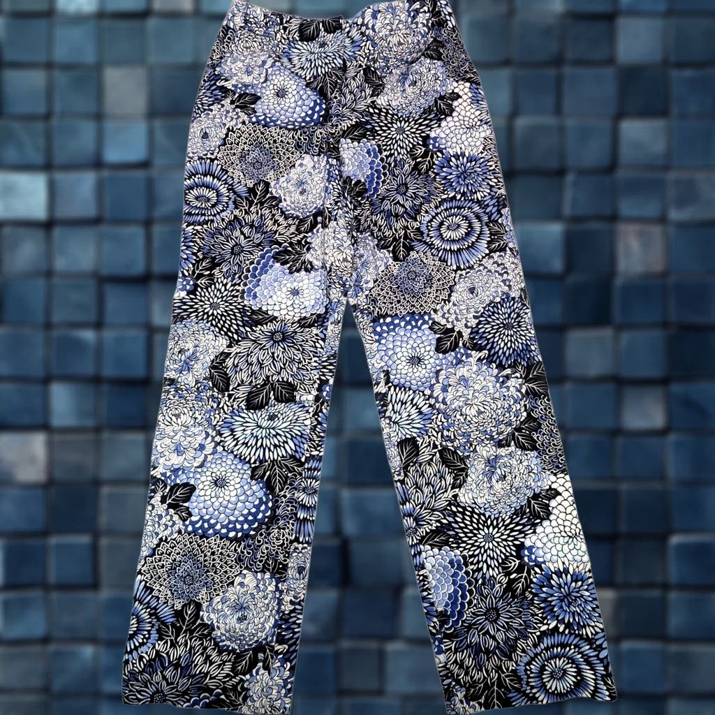 Talbots Talbots Women's Pants Capri Stretch Floral Print Blue 2 (26x29) Regular Inseam 26" Waist 29" Vintage: No Size 26" / US 2 / IT 38 - 1 Thumbnail