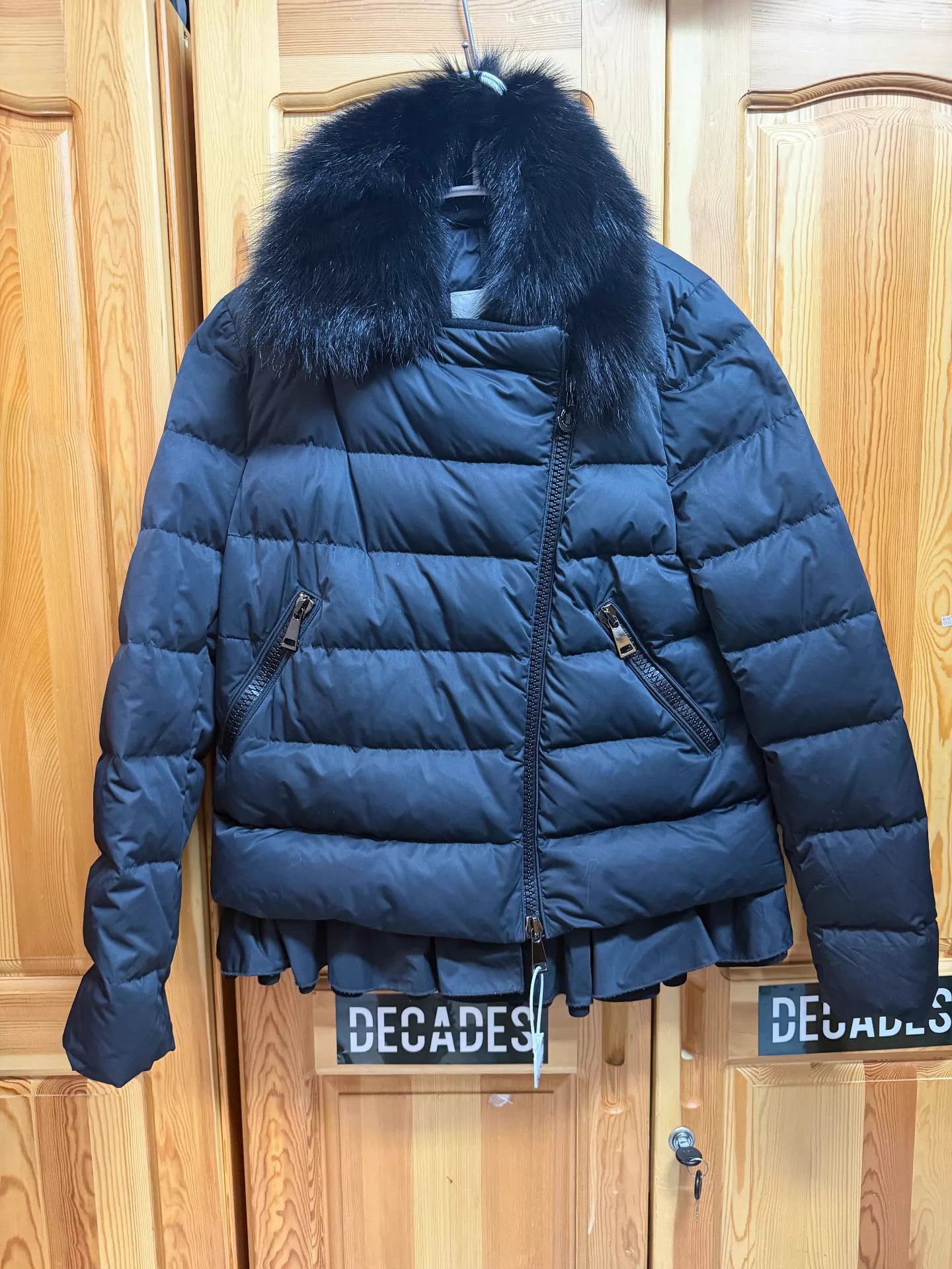 Moncler Moncler Authentic Short Down Jacket with Fur Collar Size S / US 4 / IT 40 - 1 Thumbnail