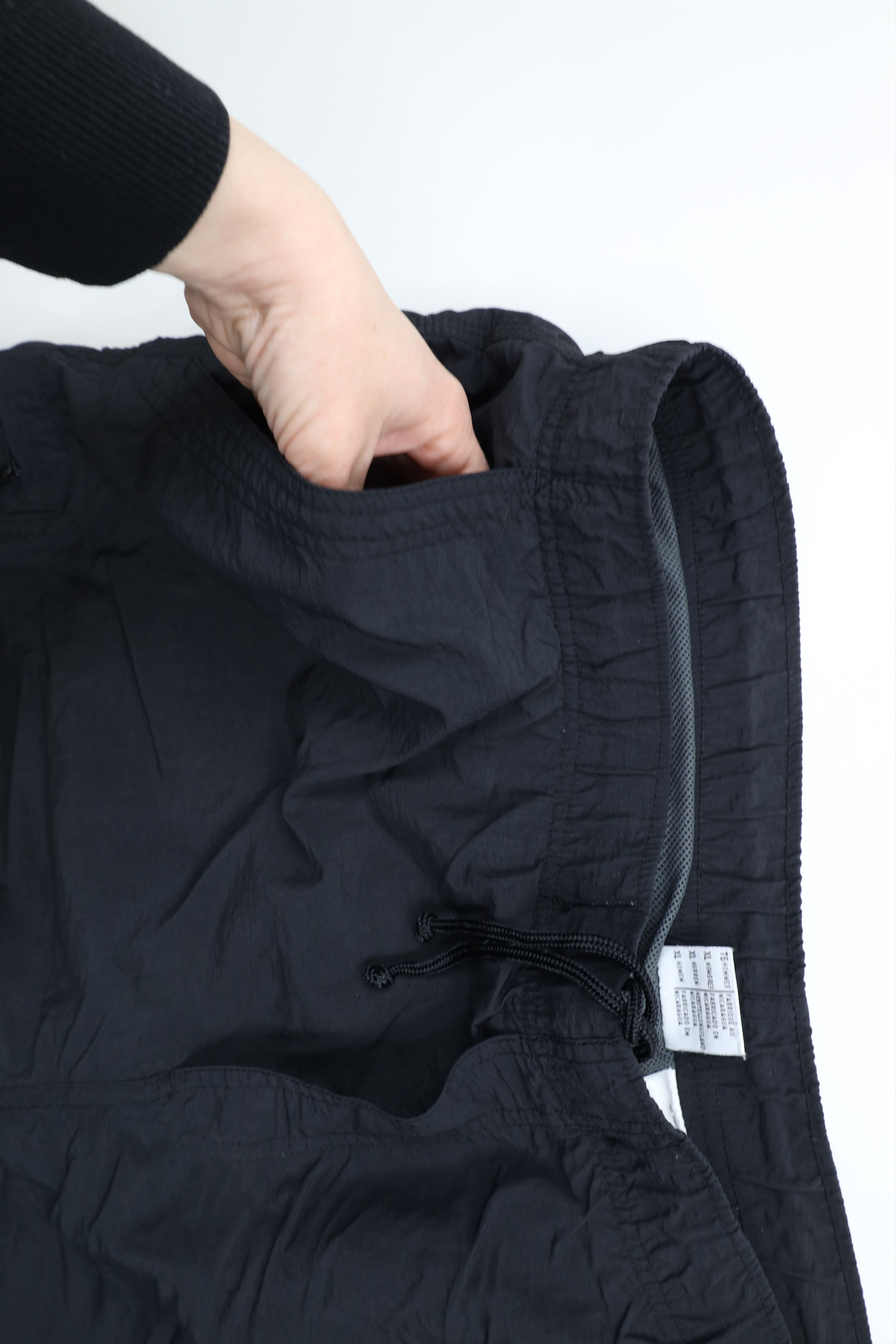 Columbia × Vintage Vintage Columbia Lined Above Knee Cargo Shorts Baggies Black Size US 36 / EU 52 - 6 Thumbnail