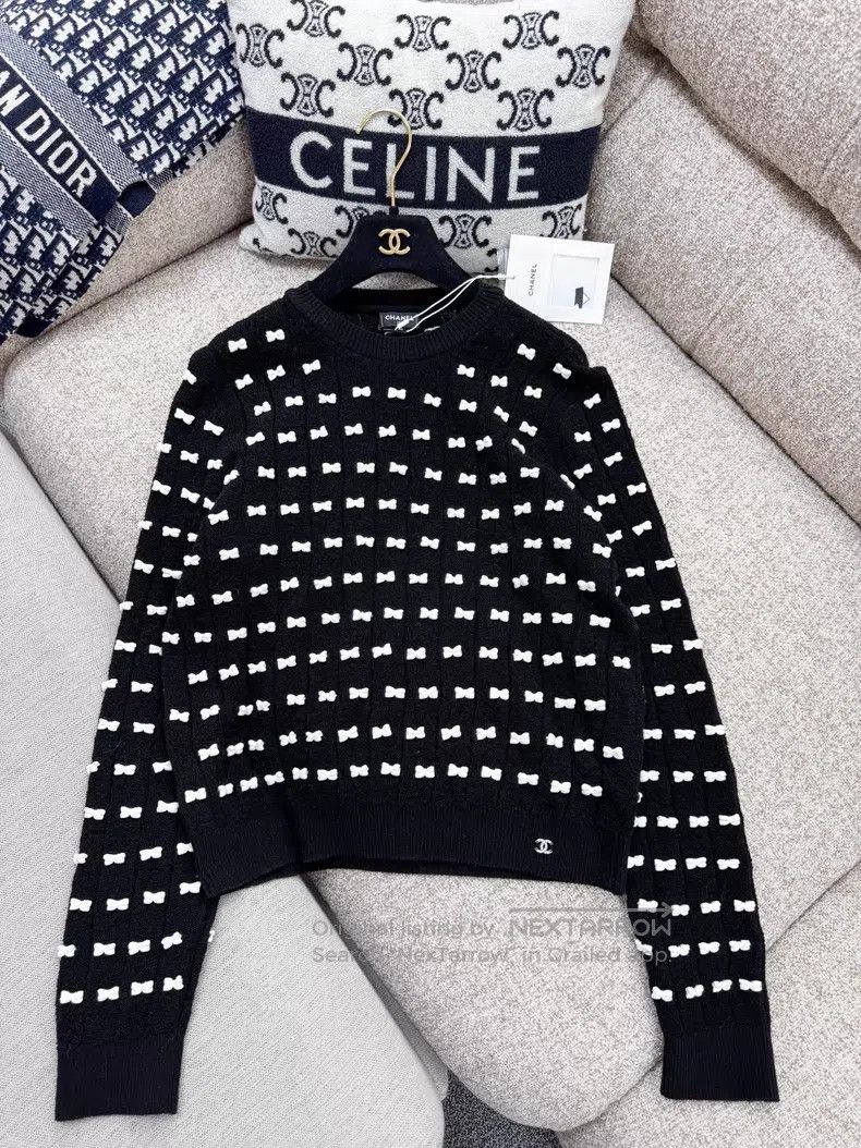 Chanel Chanel Knitted long-sleeved sweater with white bow Size S / US 4 / IT 40 - 2 Thumbnail