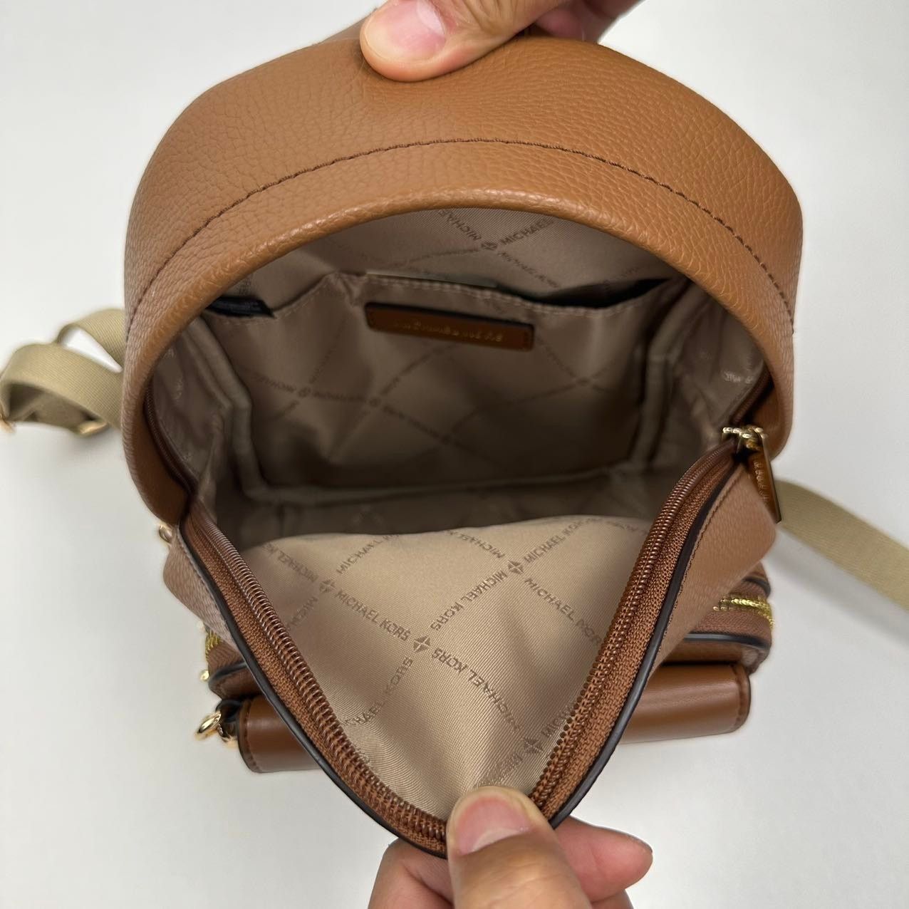 Michael Kors Michael Kors Maisie XS 2 In 1 Backpack Messenger Bag Handbag Size ONE SIZE - 7 Thumbnail