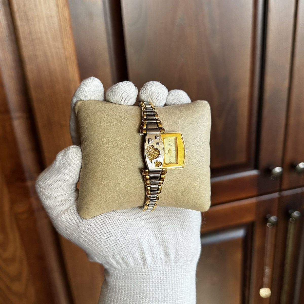 image of Avant Garde x Hysteric Glamour Futuristic Retro Watch Q&q Love Limited Edition Very in Gold, Women'