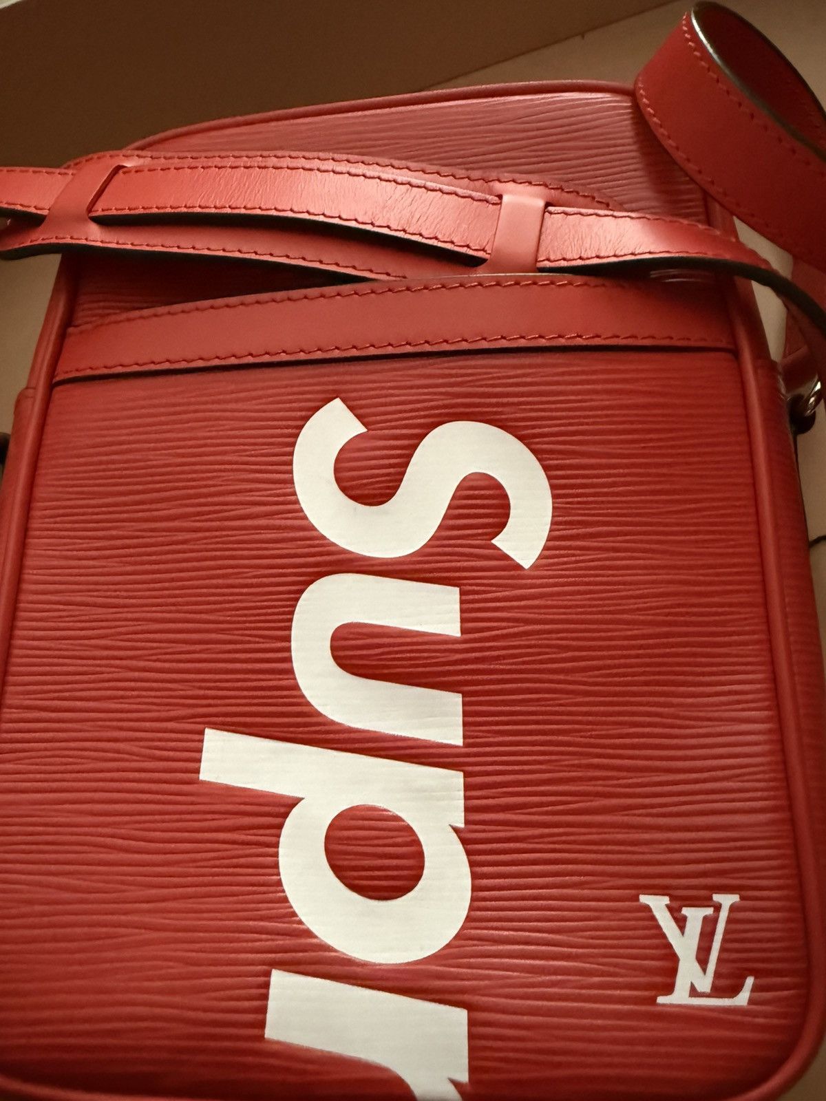 Louis Vuitton × Supreme DANUBE EPI PM RED Size ONE SIZE - 5 Thumbnail