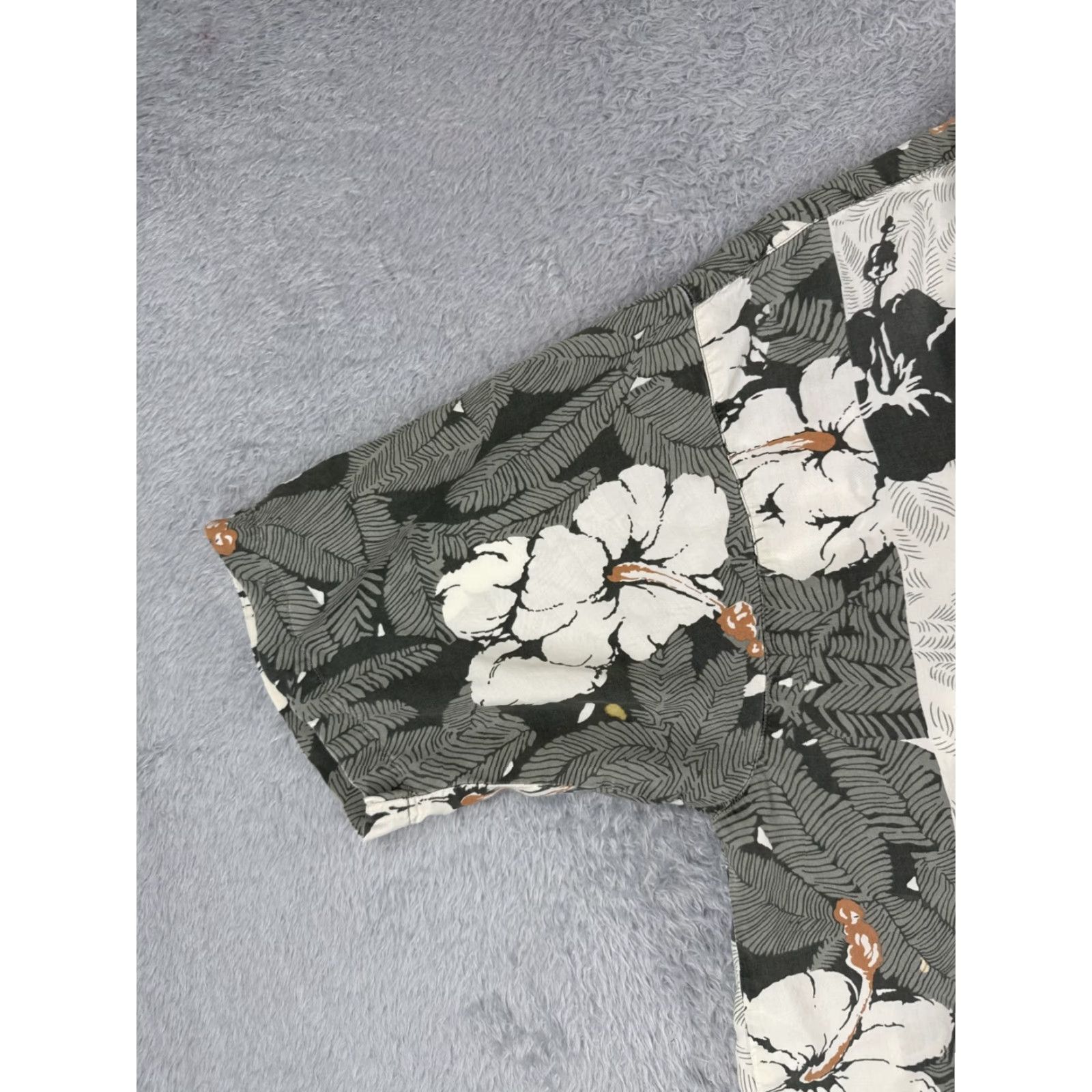 Tommy Bahama VINTAGE Tommy Bahama Shirt Men XL Gray Palm Hibiscus Rayon Hawaiian Button-Up Casual, Resort, Aloha Theme Mens Size US XL / EU 56 / 4 - 3 Thumbnail