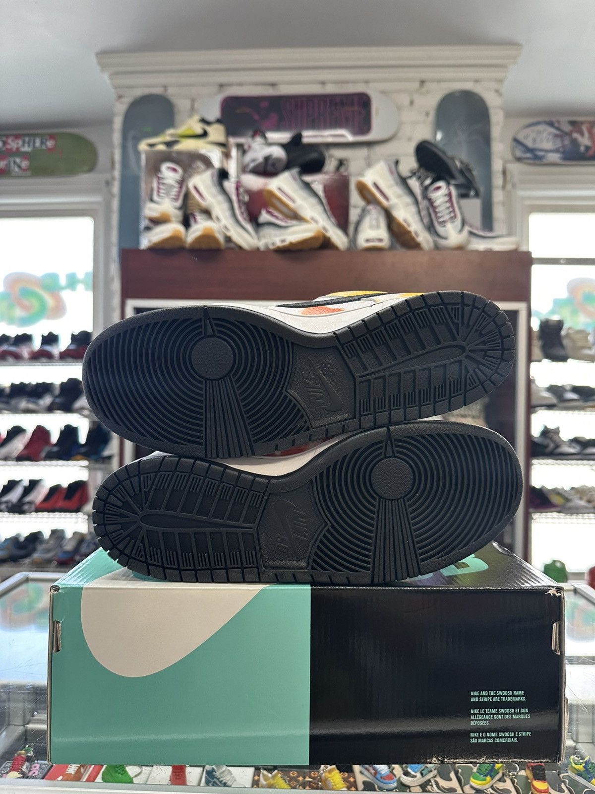 Nike Nike SB ‘Raygun’ Dunk Low Size US 9 / EU 42 - 5 Thumbnail