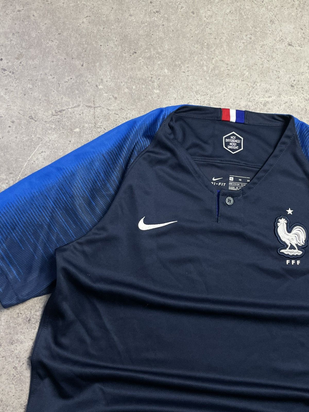Nike 2018 2020 France National Nike Home Kit Soccer Jersey Shirt Size US XS / EU 42 / 0 - 3 Thumbnail