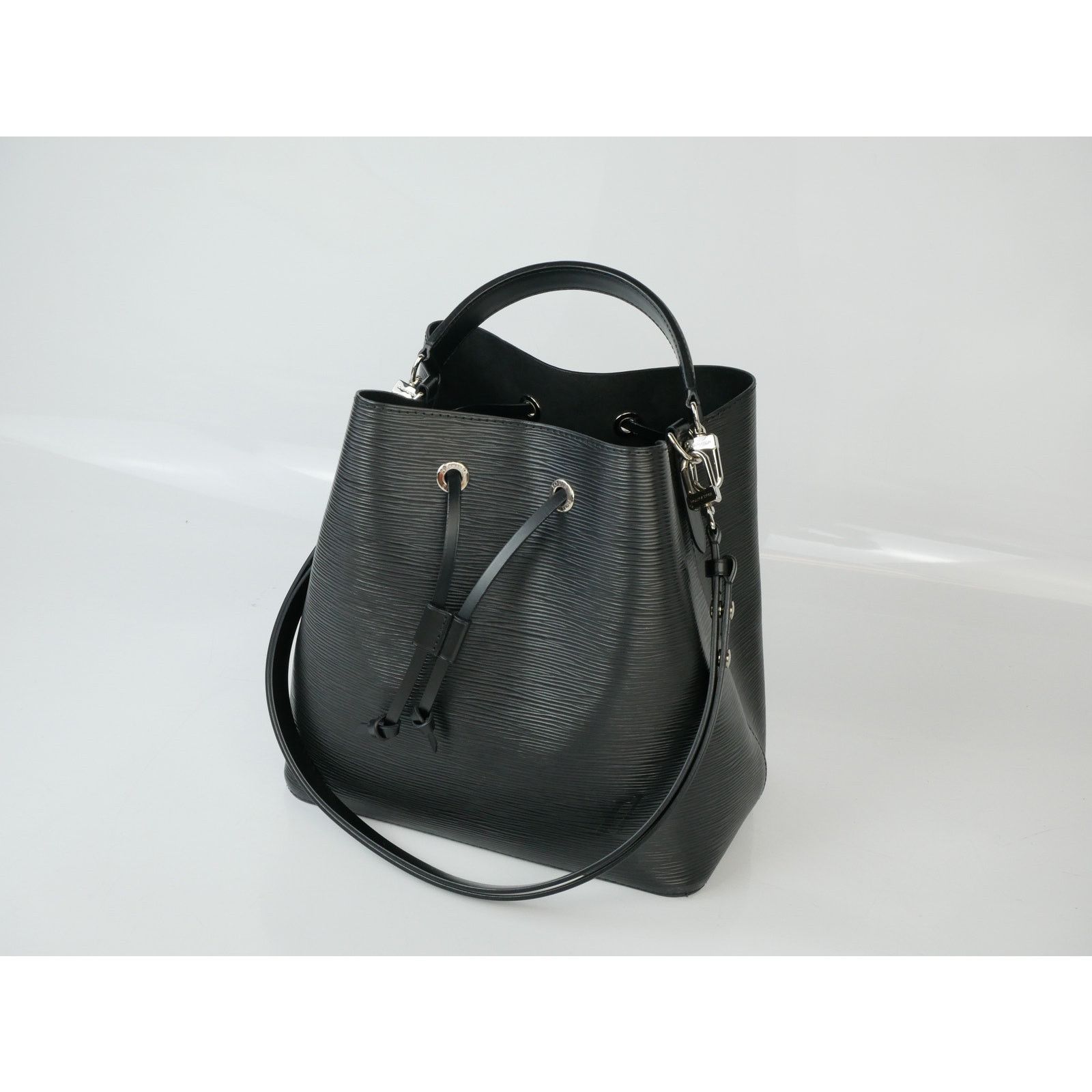 Louis Vuitton Louis Vuitton Black Epi NeoNoe MM Size ONE SIZE - 4 Thumbnail