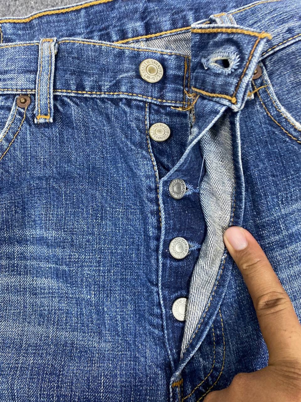 Levi's vintage levis 501 distressed denim very nice design Size US 35 - 14 Thumbnail