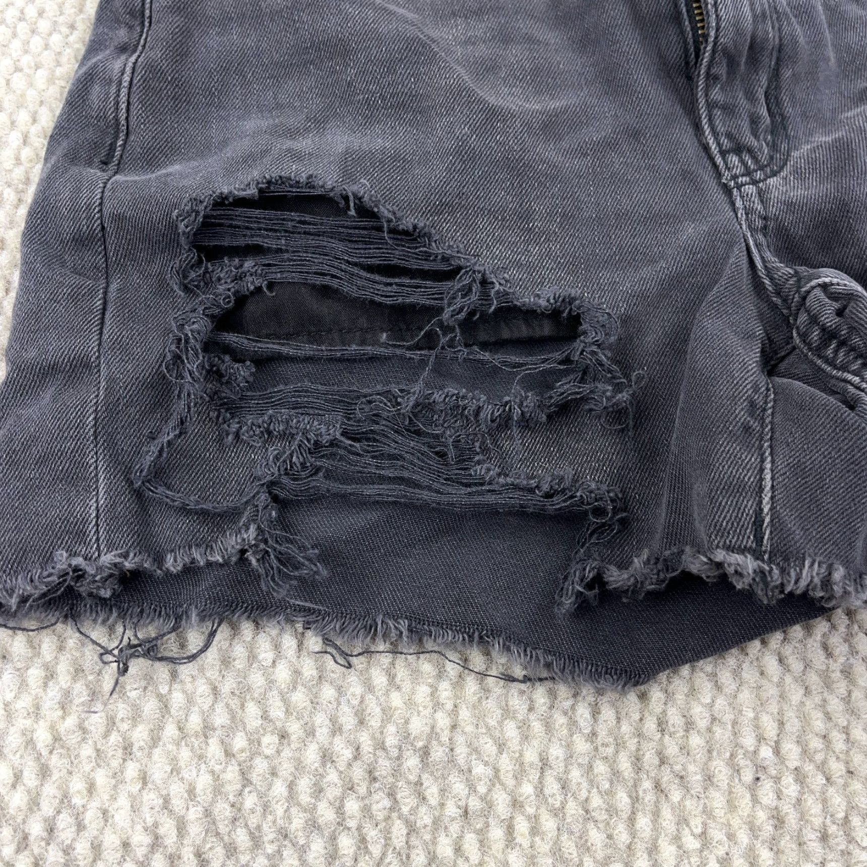 American Eagle Outfitters VINTAGE American Eagle Outfitters Shorts Women 0 Cut Off High Rise Shortie Black Denim Jorts Holes Size 25" / US 0 / IT 36 - 6 Thumbnail