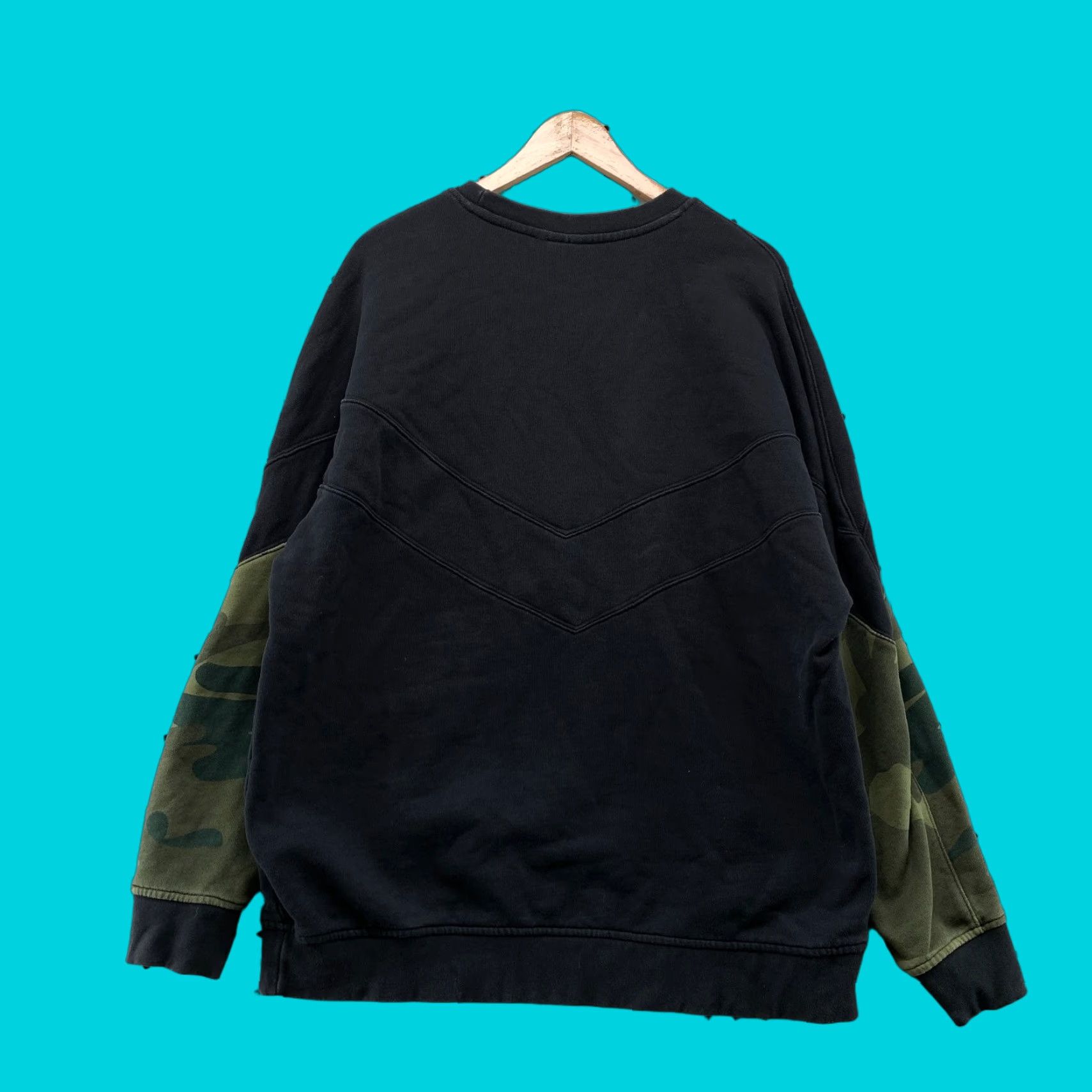 Adidas Adidas Sweatshirt Mens 2XL Black Camouflage Sleeves Hip Hop 26x30 Adult Regular Pullover Crew Neck Logo Spring Fall Winter Mens Size US XXL / EU 58 / 5 - 1 Thumbnail