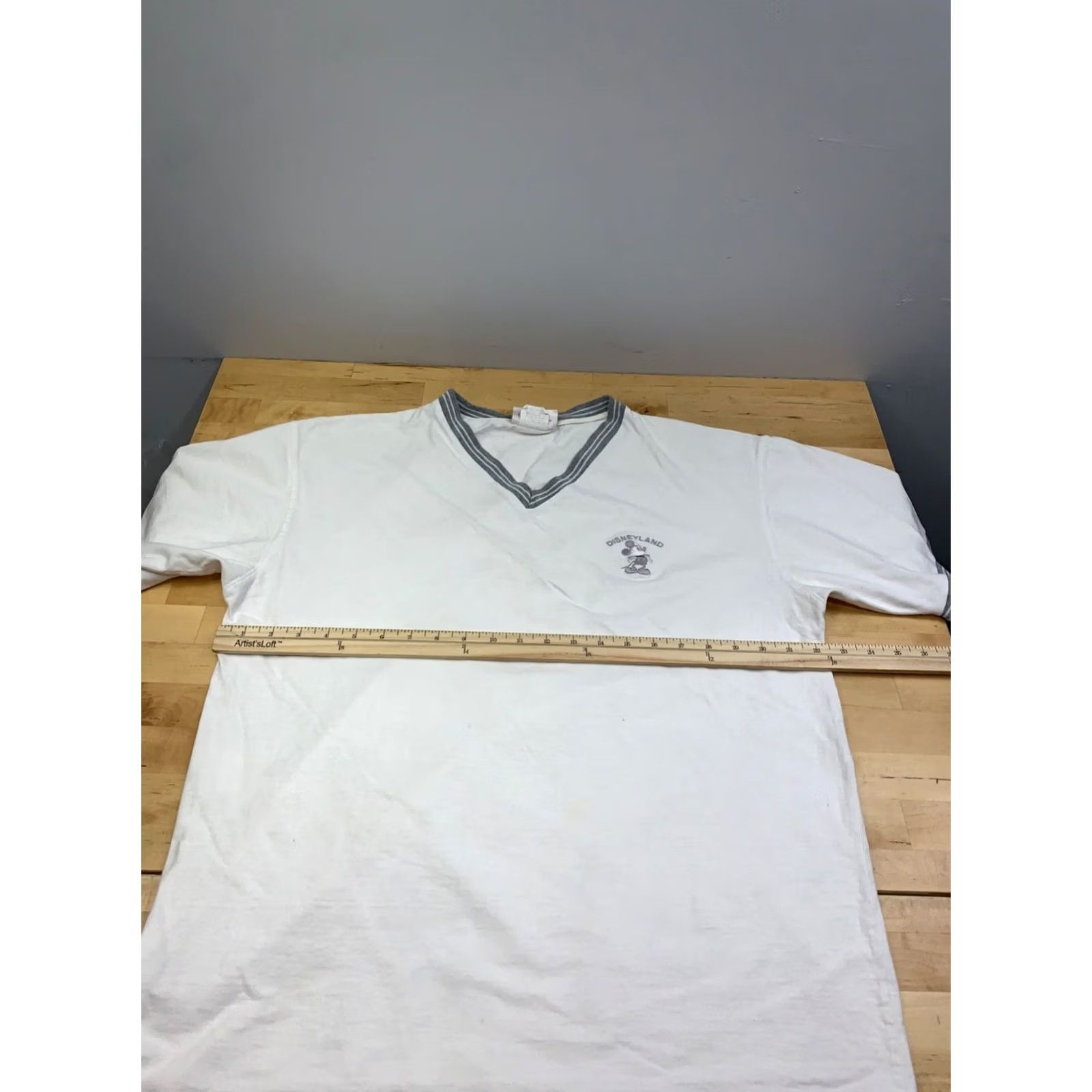 Disney VINTAGE Disney Mickey Mouse V-Neck Shirt Men XL White Casual USA 13332 Size US XL / EU 56 / 4 - 6 Thumbnail