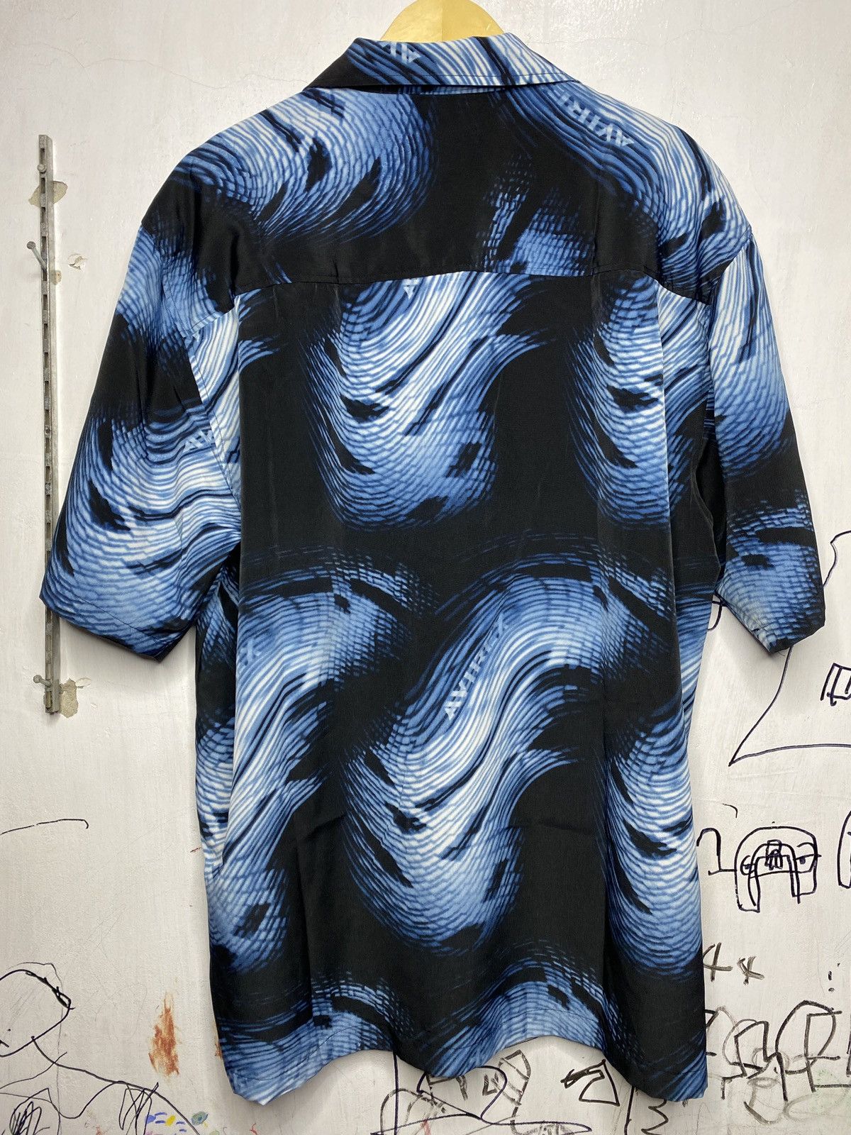 Avirex Avirex shirt made of slippery oversized material Size US XL / EU 56 / 4 - 4 Thumbnail