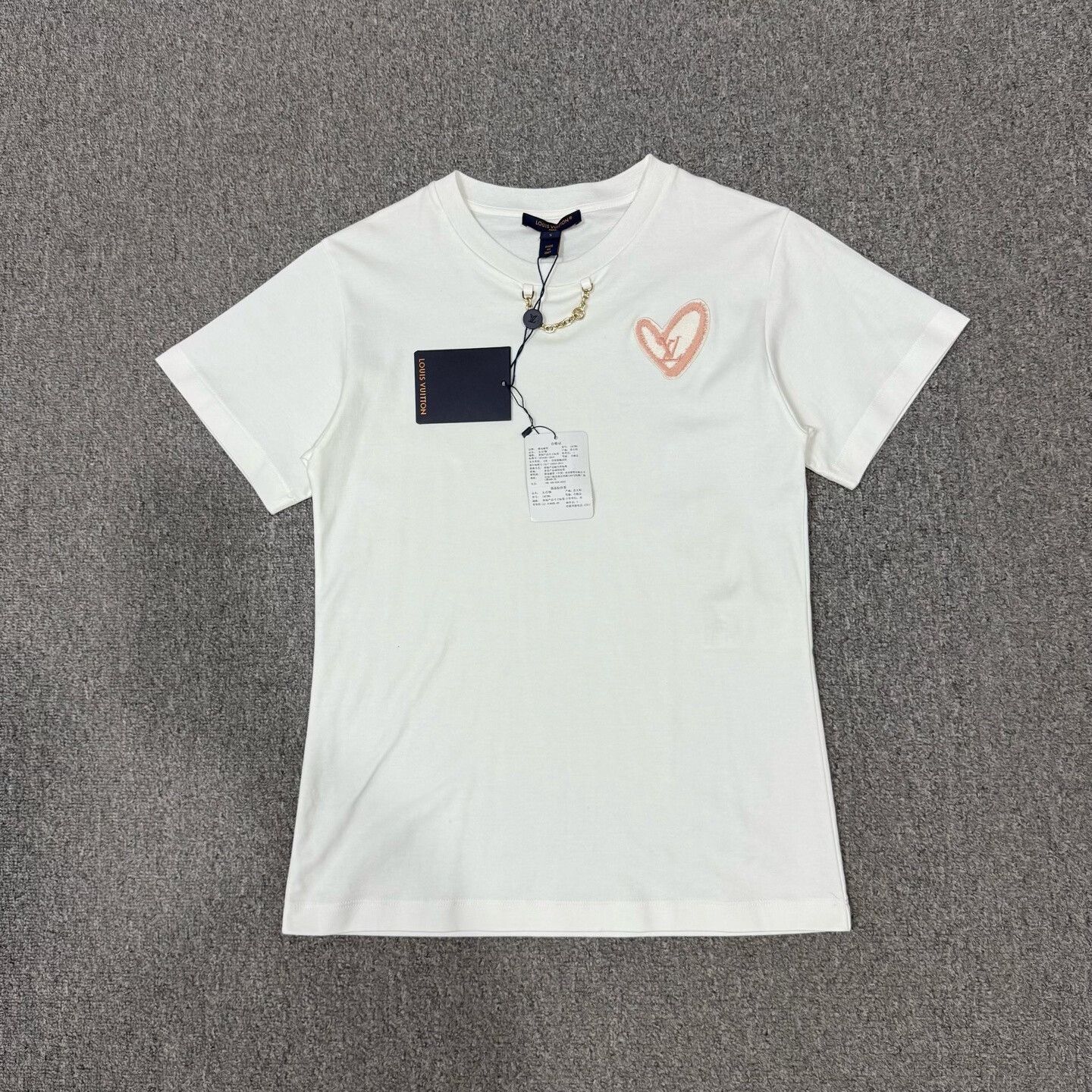 Louis Vuitton Louis Vuitton White Heart Patch T-shirt Size S / US 4 / IT 40 - 1 Thumbnail
