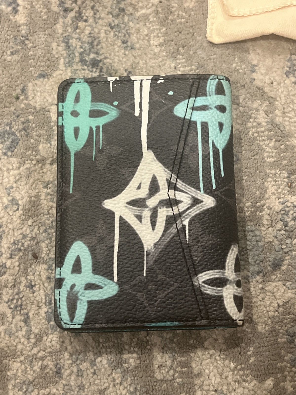 Louis Vuitton Louis Vuitton wallet/Pocket Organizer Graffiti Size ONE SIZE - 4 Thumbnail