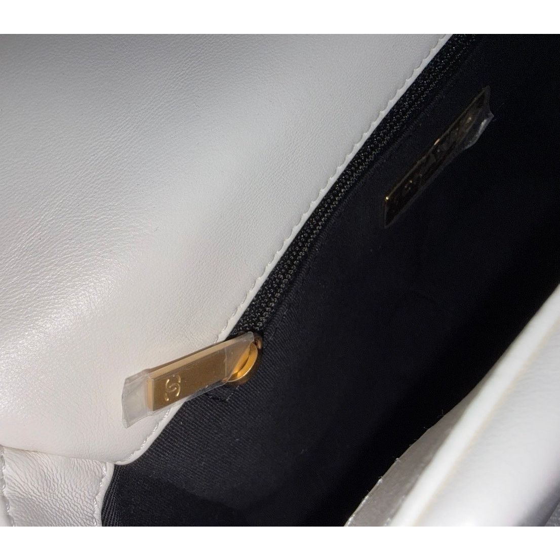 Chanel Chanel medium 19 flap bag white lambskin gold & silver tone Size ONE SIZE - 13 Thumbnail