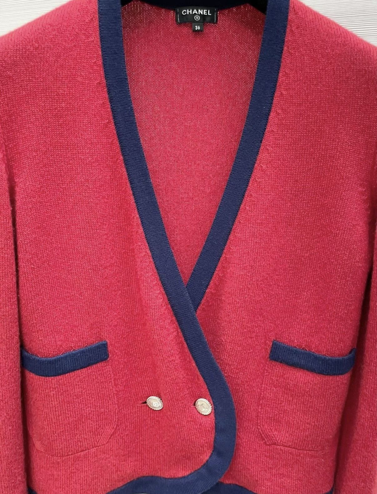 Chanel Chanel F36 Classic Cashmere Cardigan Red with Blue Trim J33 Size XS / US 0-2 / IT 36-38 - 6 Thumbnail