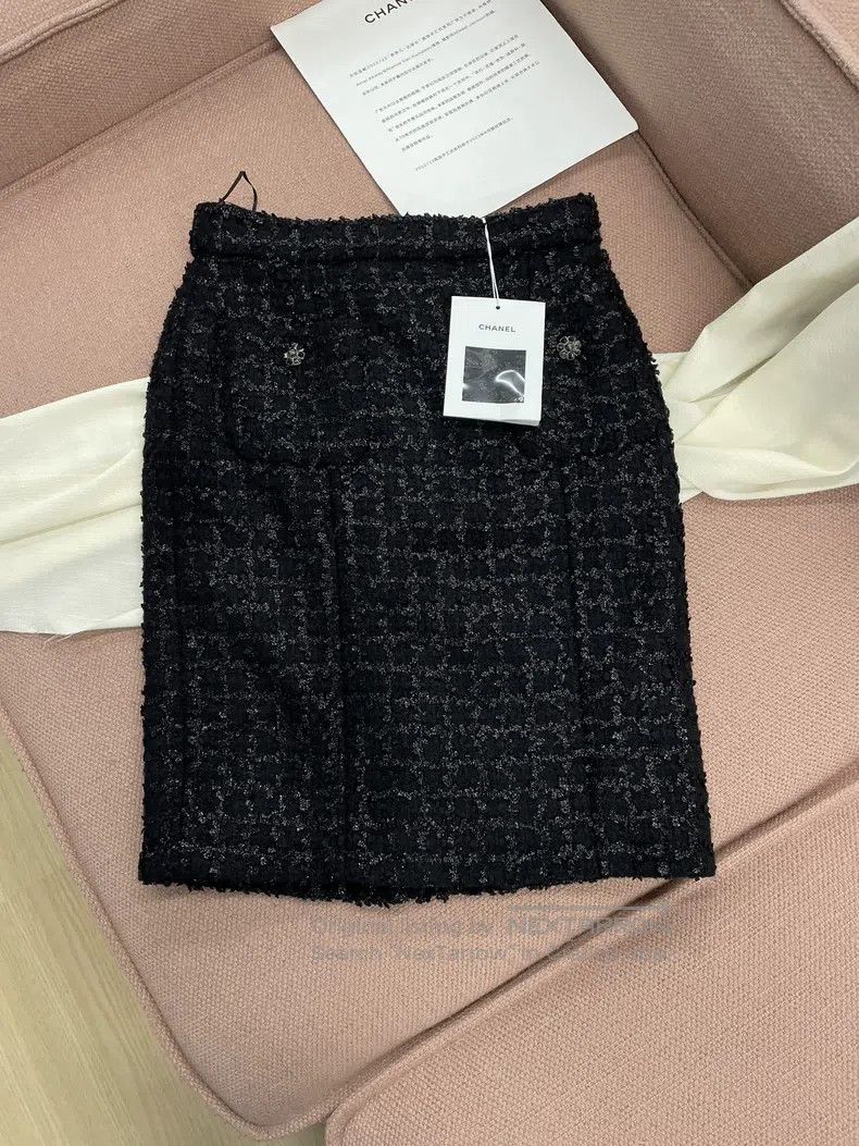 Chanel Chanel Black tweed skirt Size 24" / US 00 / IT 34 - 1 Thumbnail