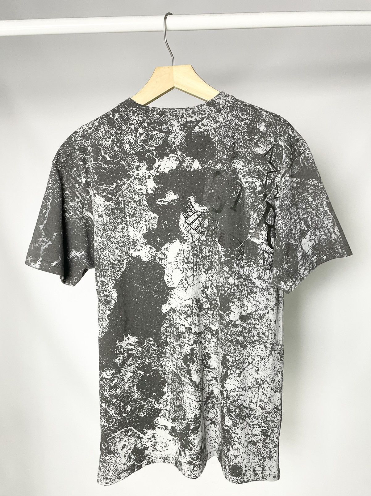 Guns N' Roses Guns and Roses 🌹 Vintage 00s all over printed grenade tee Size US M / EU 48-50 / 2 - 9 Thumbnail