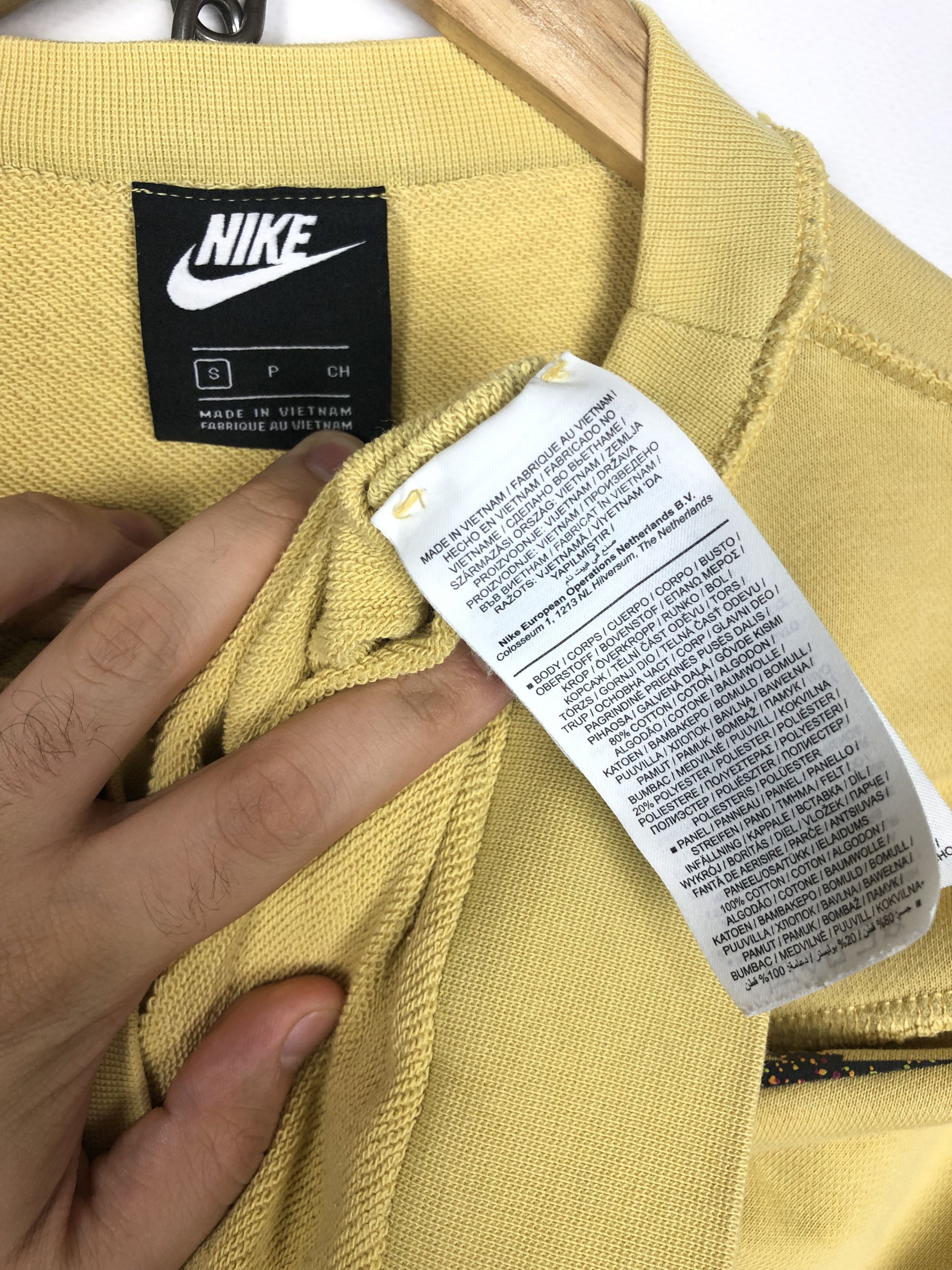 Nike Nike Assymetric Sweatshirt Crewneck Spellout Yellow size S Size US S / EU 44-46 / 1 - 9 Thumbnail