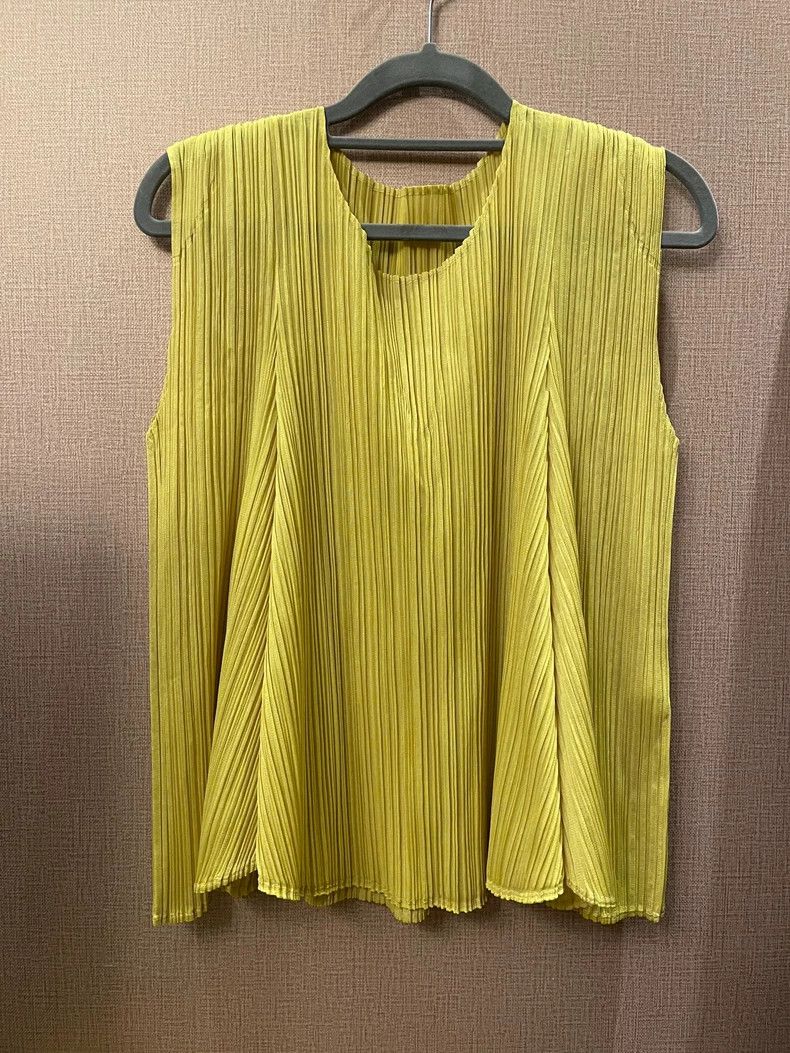 Issey Miyake Issey Miyake size:3 Yellow pleated vest Size XS / US 0-2 / IT 36-38 - 1 Thumbnail