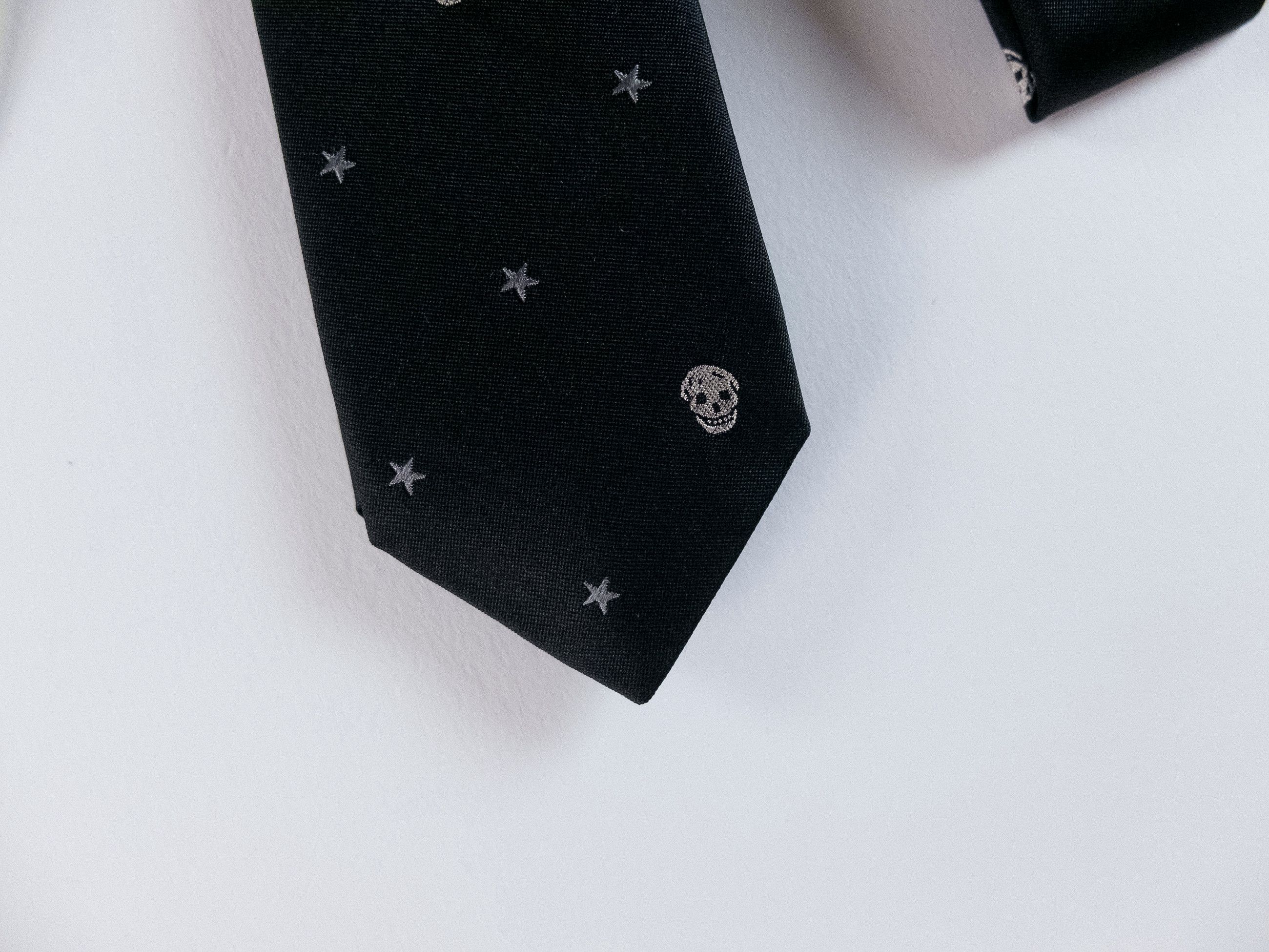 Alexander McQueen ALEXANDER MCQUEEN black skulls & stars motif skinny silk tie Size ONE SIZE - 2 Thumbnail