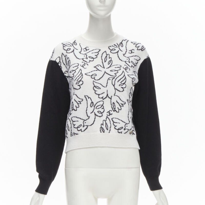 Chanel CHANEL 22C cashmere black white Dove bird CC pullover sweater FR34 XS Size XS / US 0-2 / IT 36-38 - 1 Thumbnail
