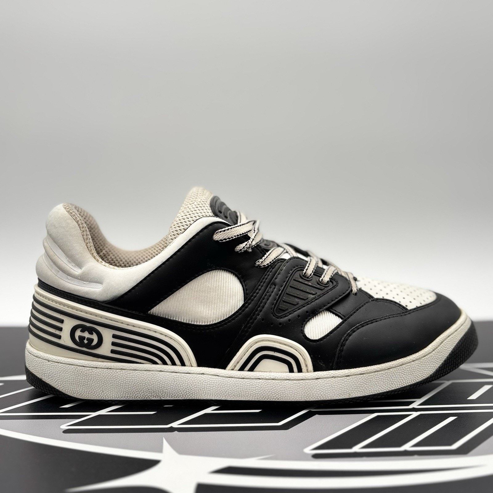 Gucci Size 10 G ( 10.5 US) - Gucci Basket ‘ White, Black ‘ Size US 10.5 / EU 43-44 - 2 Thumbnail