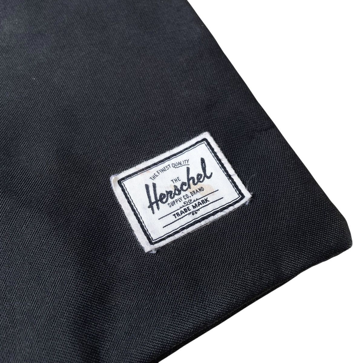 Herschel Supply Co. Herschel Supply Co. USA Magnetic Foldable Clutch Sleeve Size ONE SIZE - 4 Thumbnail
