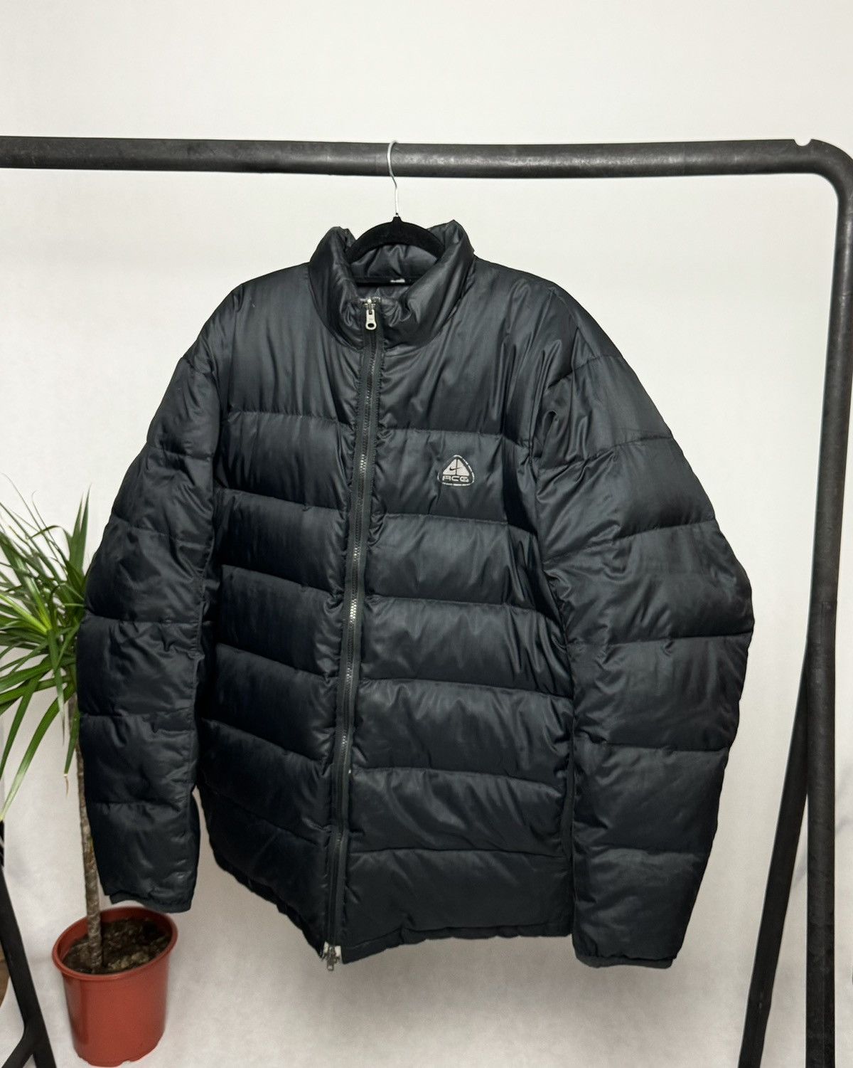 90s NIKE ACG ナイキ ブラック テック 短丈 ダウン ジャケット 黒 超希少】90s NIKE ACG ナイキ ダウンジャケット ブラック 刺繍ロゴ