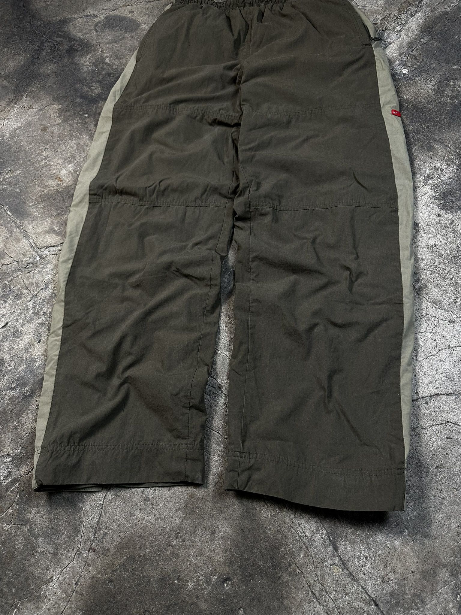 Nike 00s Vintage Nike Nylon Oversized Trackpants Y2k Size US 36 / EU 52 - 2 Thumbnail
