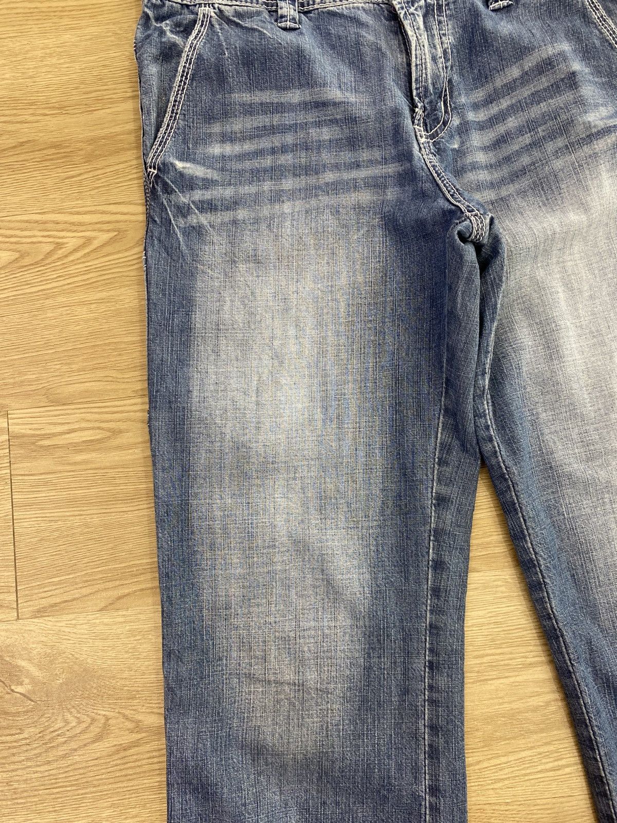 Japanese Brand Japanese Brand Faded Blue Wash Buckle Back Style Jeans Size US 32 / EU 48 - 11 Thumbnail
