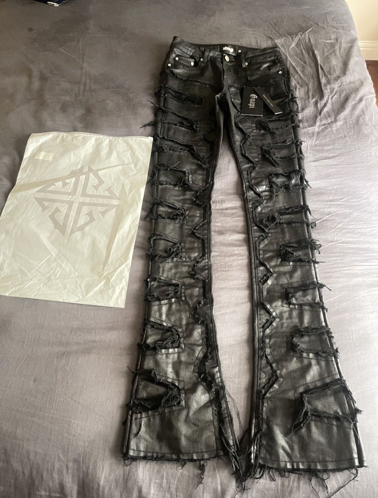 パンツ GUAPI black waxed stacked denim 28 GUAPI_MAY_11220_copy_grande.