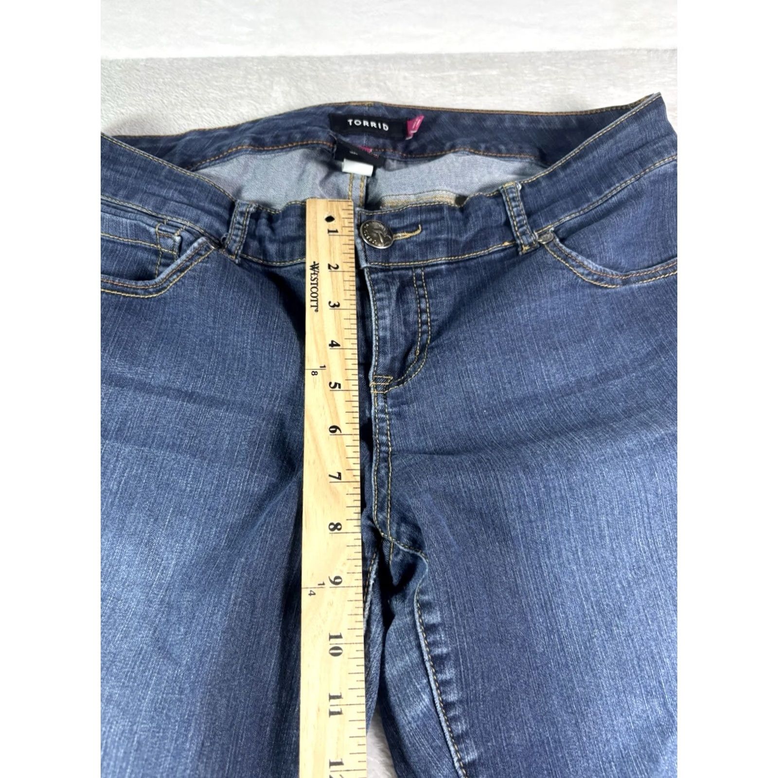 Torrid Torrid Jeans Women Straight Leg Fit Size 12R Medium Wash Vintage Stretch Jeans Size 34" / US 12 / IT 48 - 3 Thumbnail