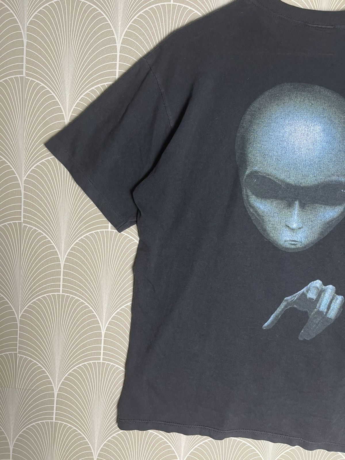 Alien Workshop VINTAGE 1995 ALIEN WORKSHOP ALIENATED TEES RARE BACKHIT Size US M / EU 48-50 / 2 - 13 Thumbnail