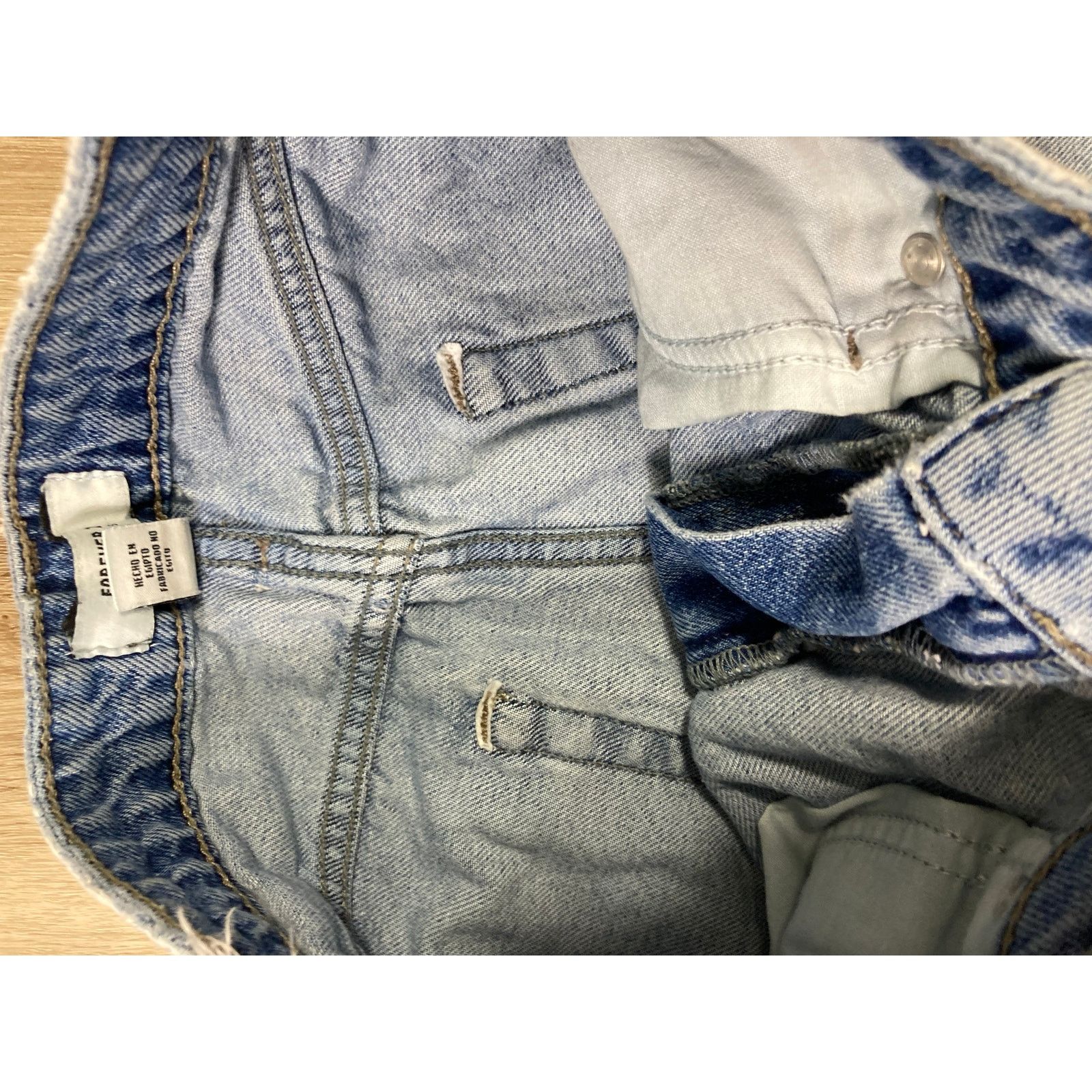 Forever 21 Forever 21 Women's Blue Distressed Denim Cutoff Shorts 27 Size 27" / US 4 / IT 40 - 7 Thumbnail