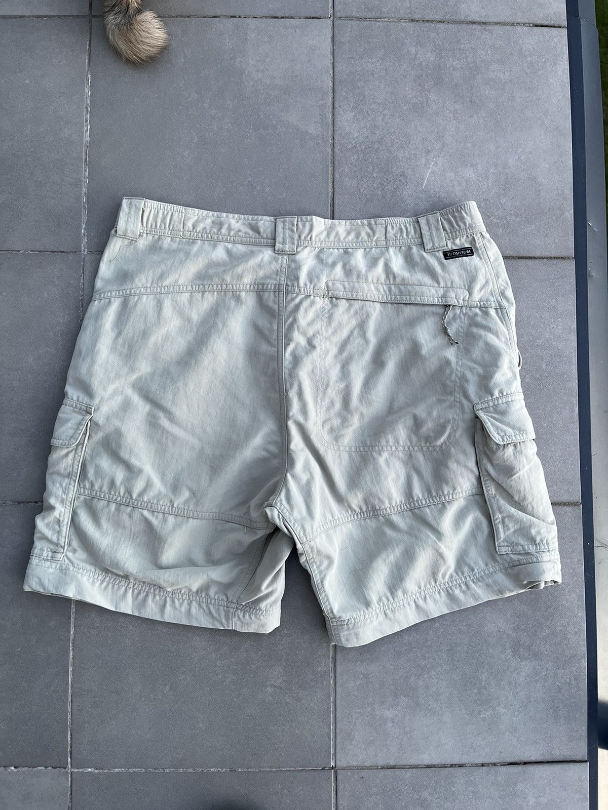 Columbia Columbia cargo shorts pockets beige khaki vintage Size US 32 / EU 48 - 5 Thumbnail
