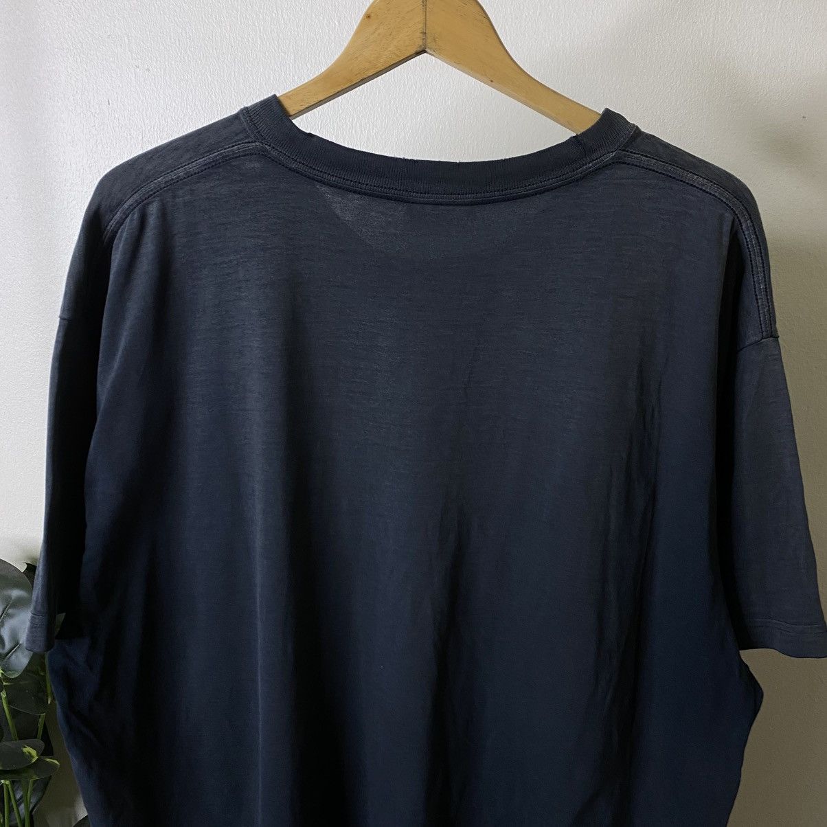 Vintage Vintage 2000s Hanes Black Blank Sunfaded T Shirt Size US XXL / EU 58 / 5 - 6 Thumbnail