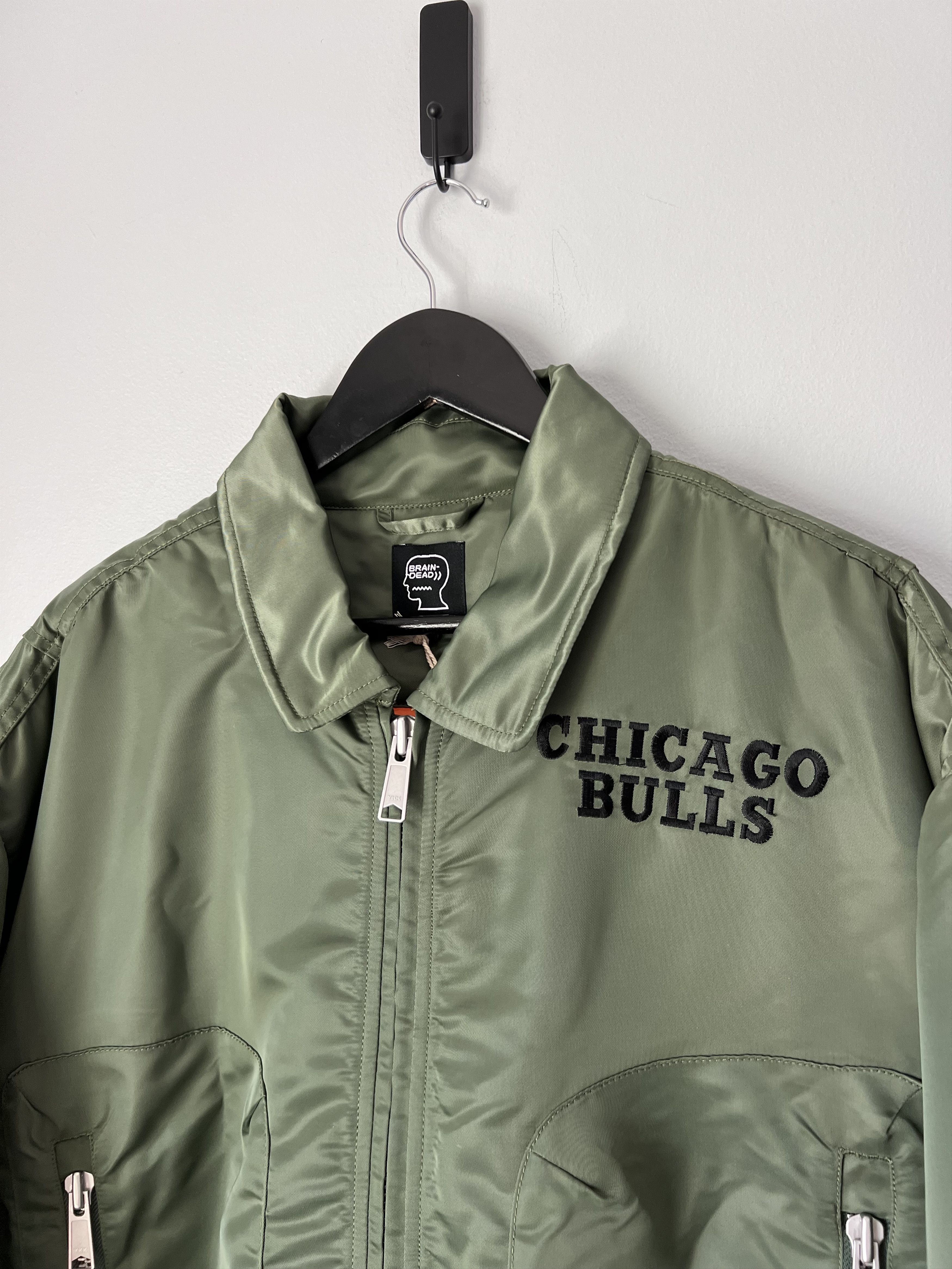 Brain Dead Brain Dead Chicago Bulls Flight Jacket in Olive Green Size US XL / EU 56 / 4 - 4 Thumbnail