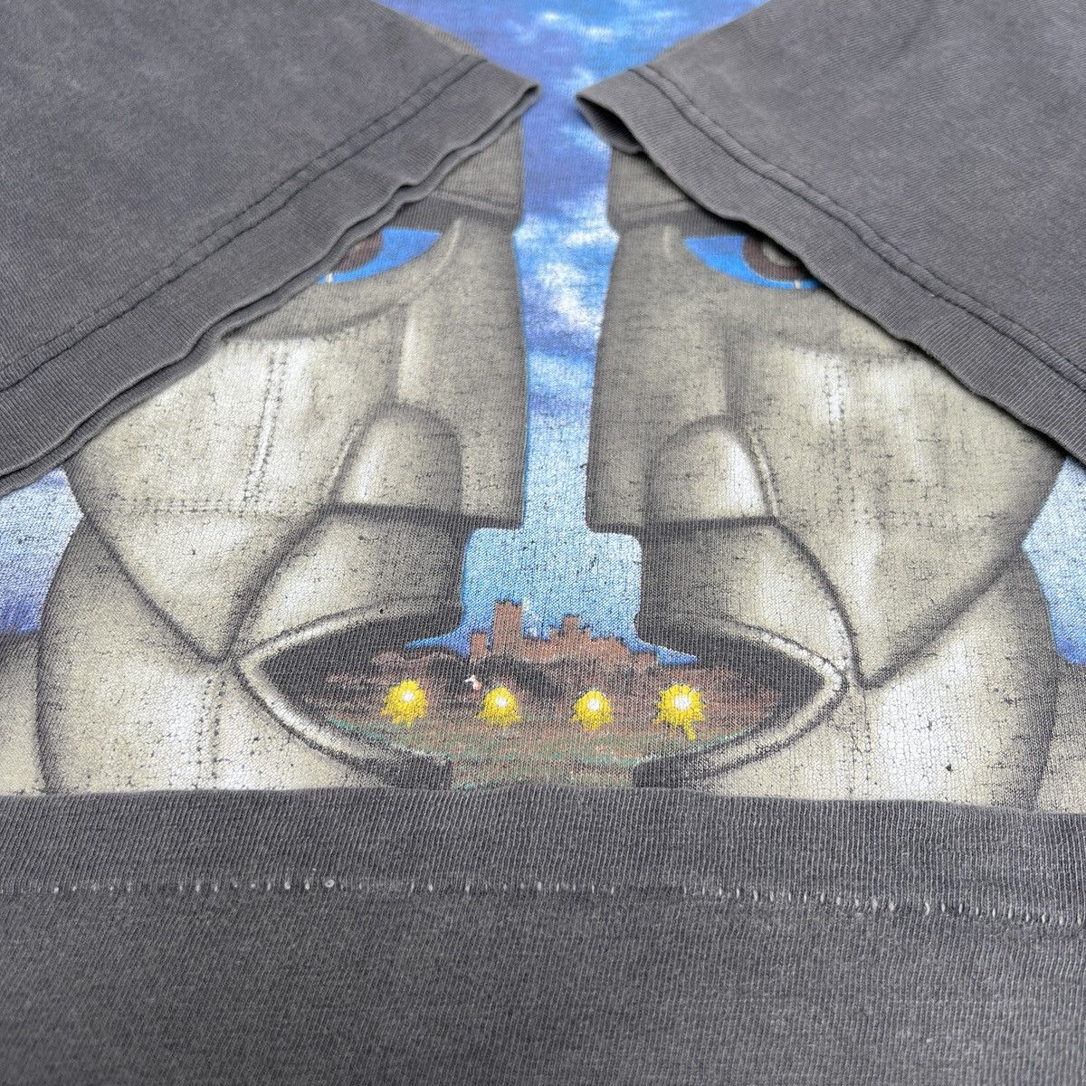 Vintage 90s 1994 Pink Floyd Tour Tee Thrashed Distressed Sun Faded Size US XL / EU 56 / 4 - 6 Thumbnail