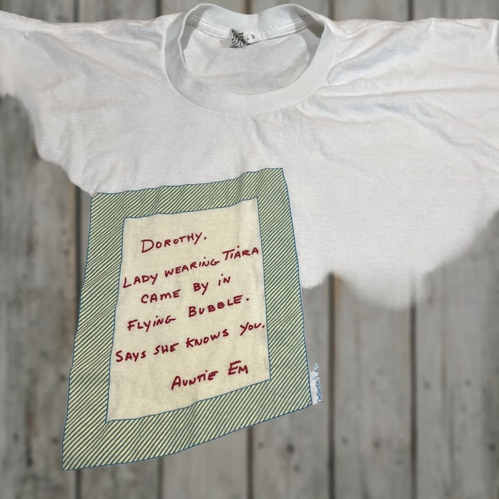 Camel VINTAGE Dorothy Lady Wearing Tiara Came By In Flying Bubble Auntie Em XL Unisex Shirt 1980s White Cotton Stanly Delicates Size ONE SIZE - 1 Thumbnail