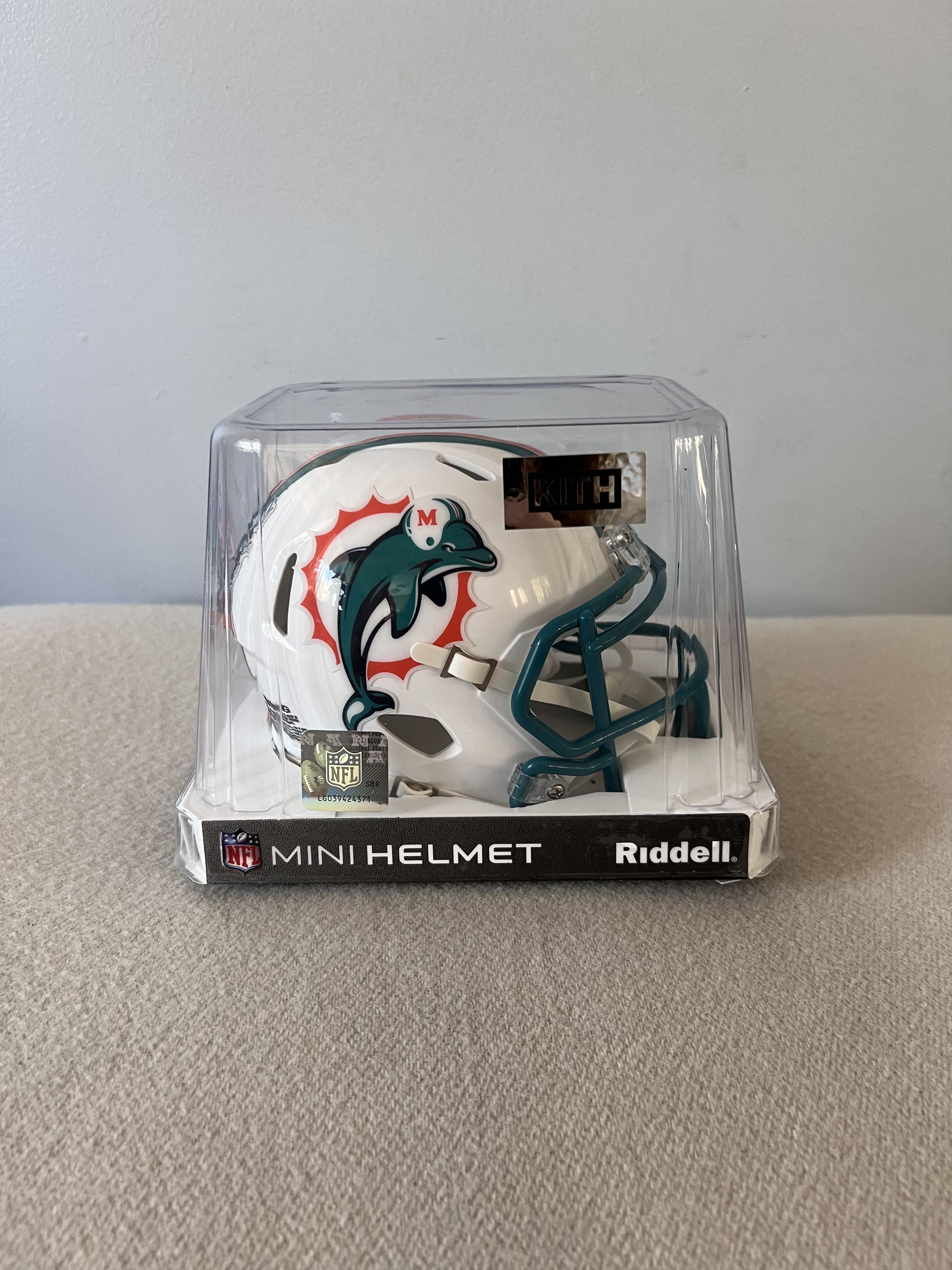 Kith × NFL Kith Riddell Miami Dolphins Mini Helmet Size ONE SIZE - 1 Thumbnail