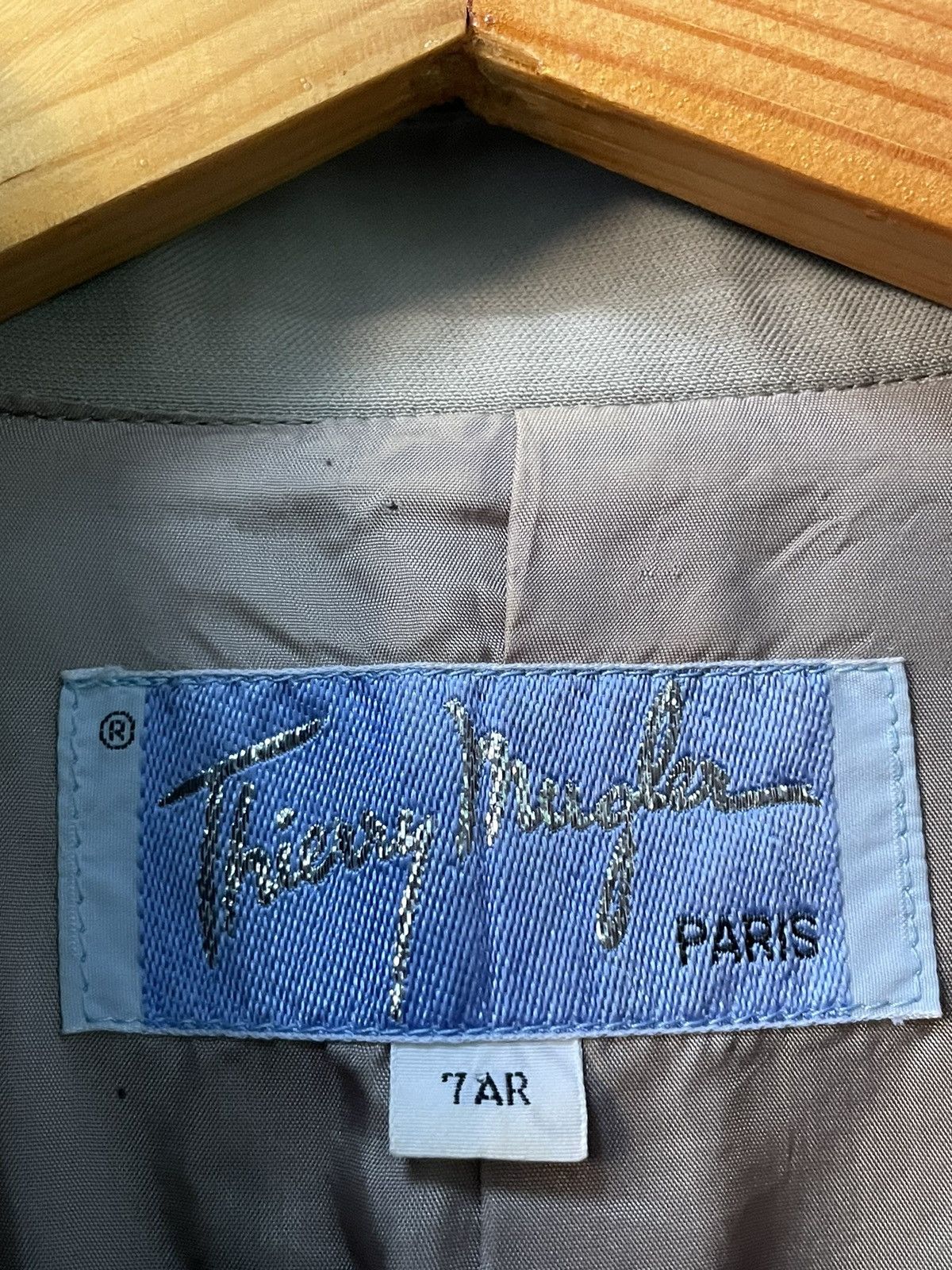 Thierry Mugler Thierry Mugler 80’s Archive Nude Wool Blazel Metal Logo Size XS / US 0-2 / IT 36-38 - 24 Thumbnail