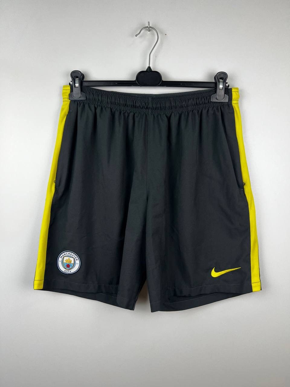 Vintage Manchester City Nike Football shorts size XL /35 Size US 35 - 1 Thumbnail