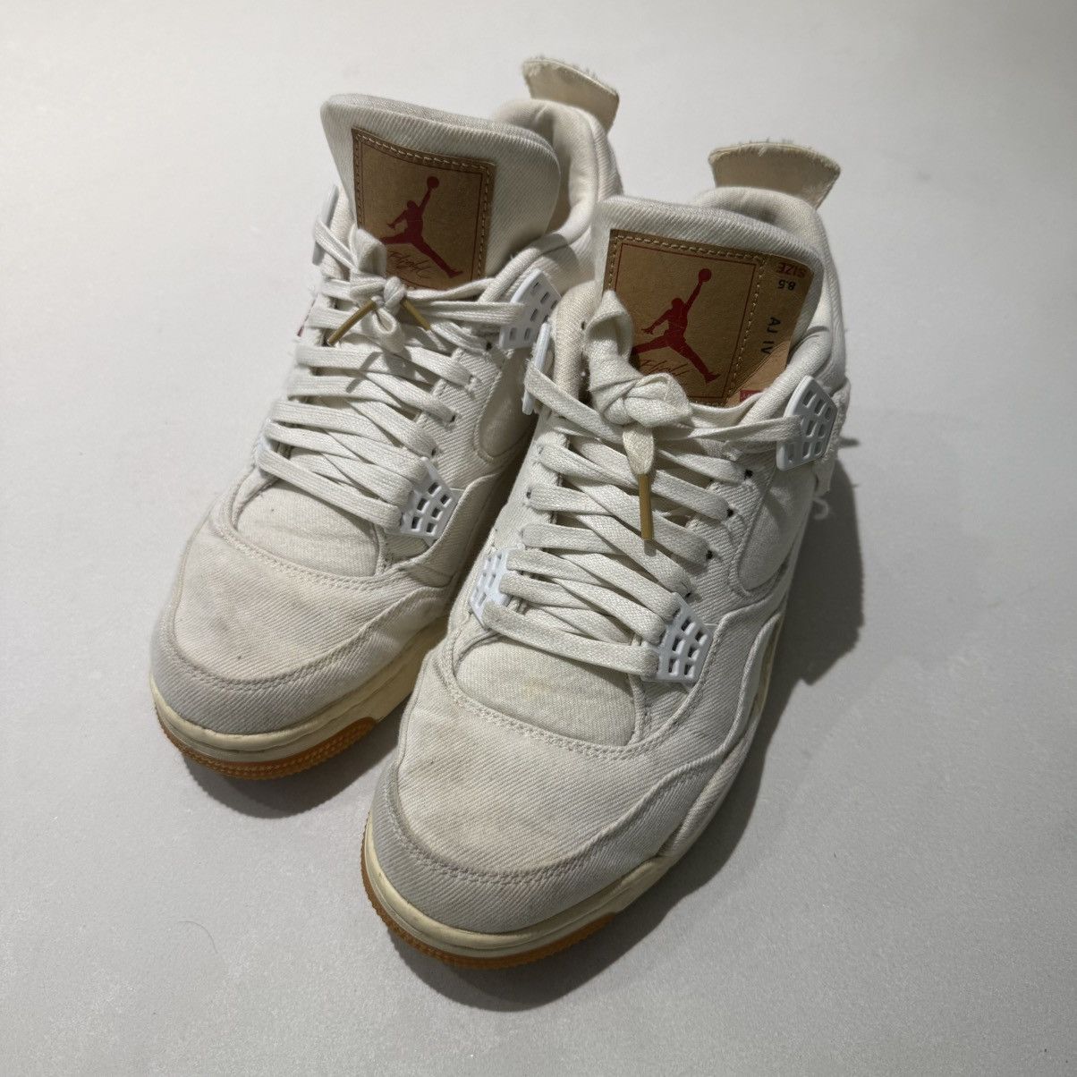 Jordan Brand × Levi's Jordan 4 Retro Levis white Size US 8.5 / EU 41-42 - 2 Thumbnail