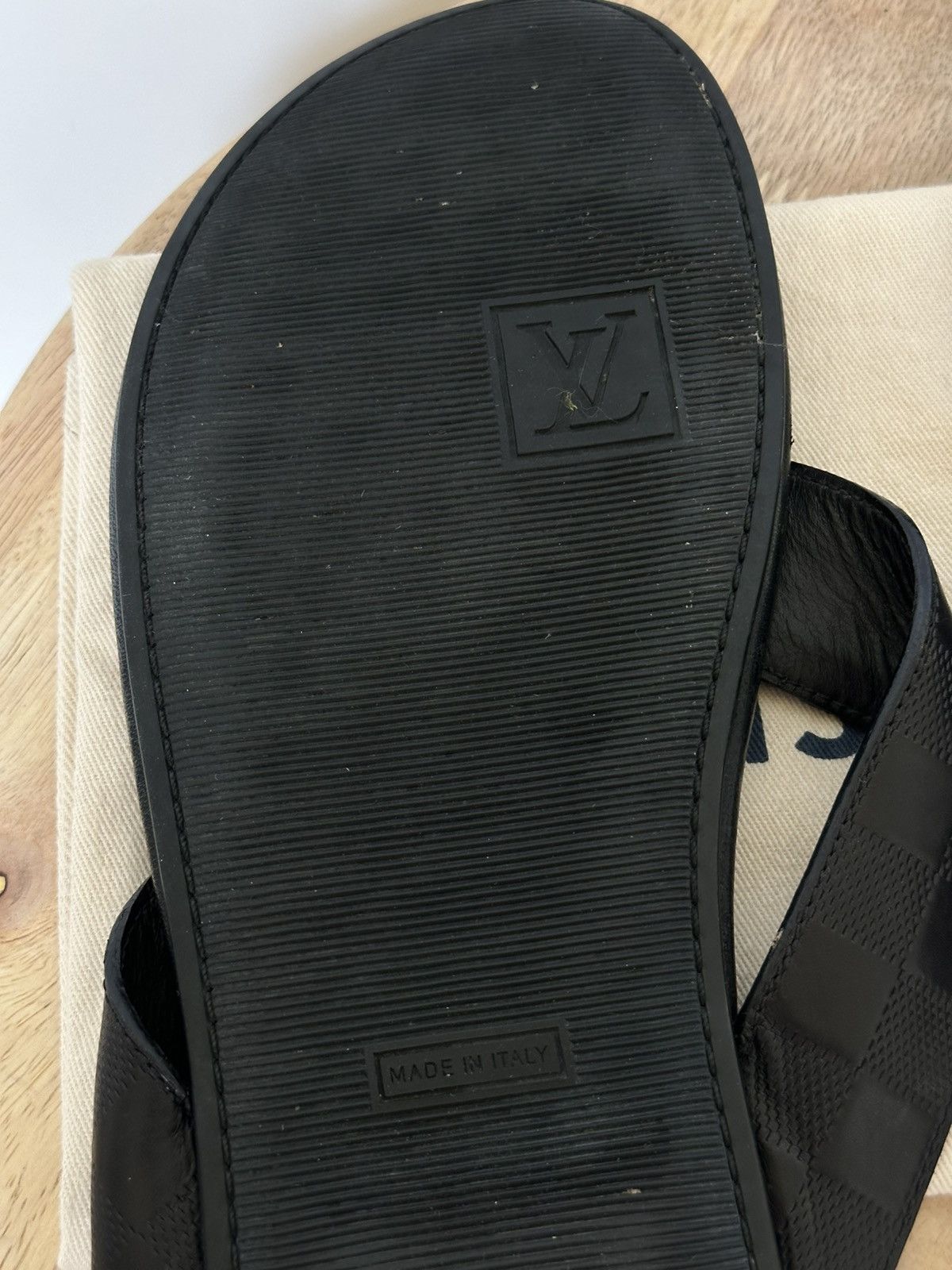 Designer × Louis Vuitton Louis Vuitton leather flip flops sandals metal logo Size US 7 / EU 40 - 14 Thumbnail