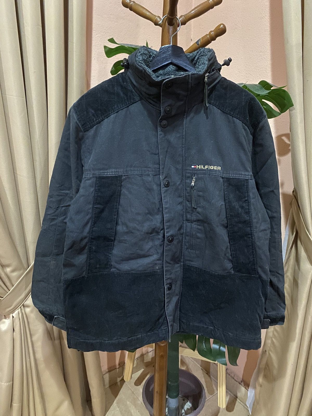 Tommy Hilfiger Vintage Tommy Hilfiger Black Corduroy Panel Winter Jacket Size US M / EU 48-50 / 2 - 1 Thumbnail